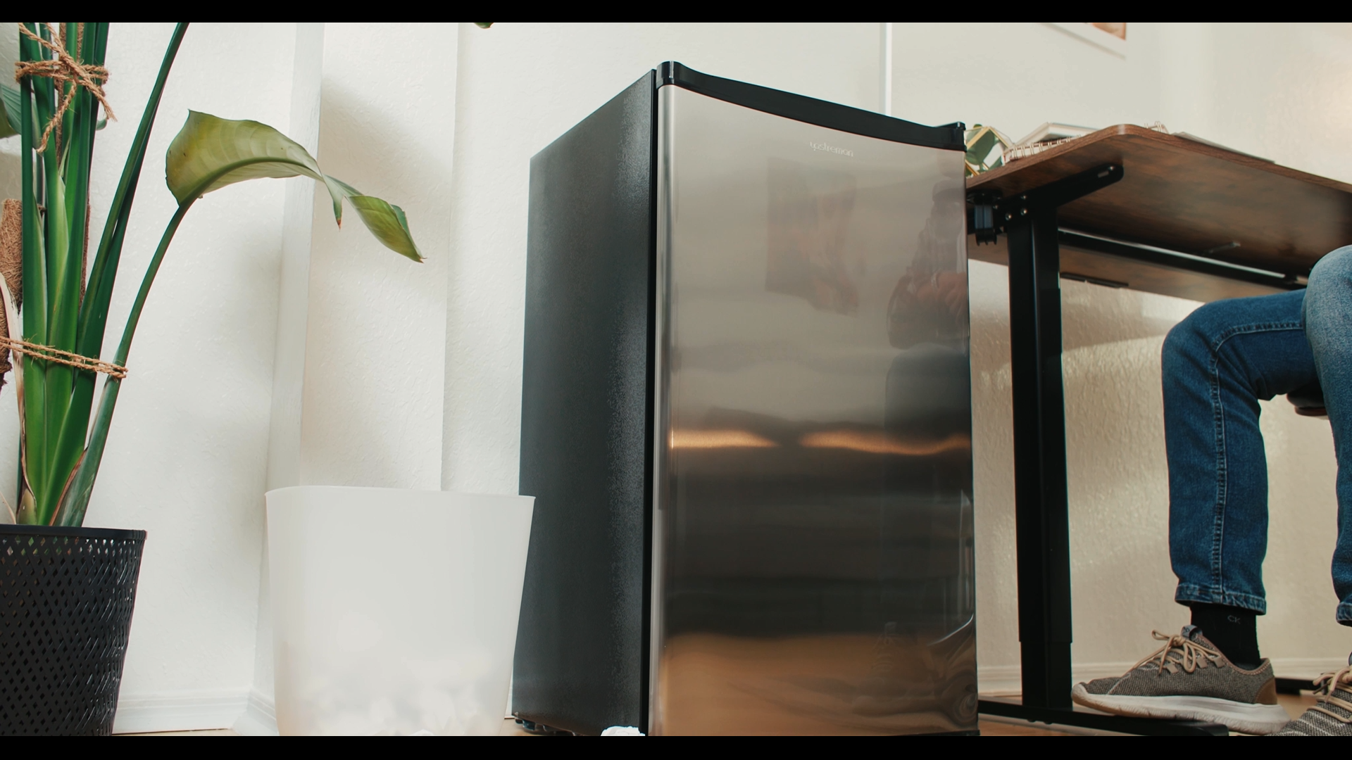 Upstreman 3.2 Cu.Ft Mini Fridge with Freezer, Single Door Mini Fridge, Dorm Fridge, Adjustable Thermostat, Mini Refrigerator for Bedroom, Office, Dorm, Black-BR321 - Image 8