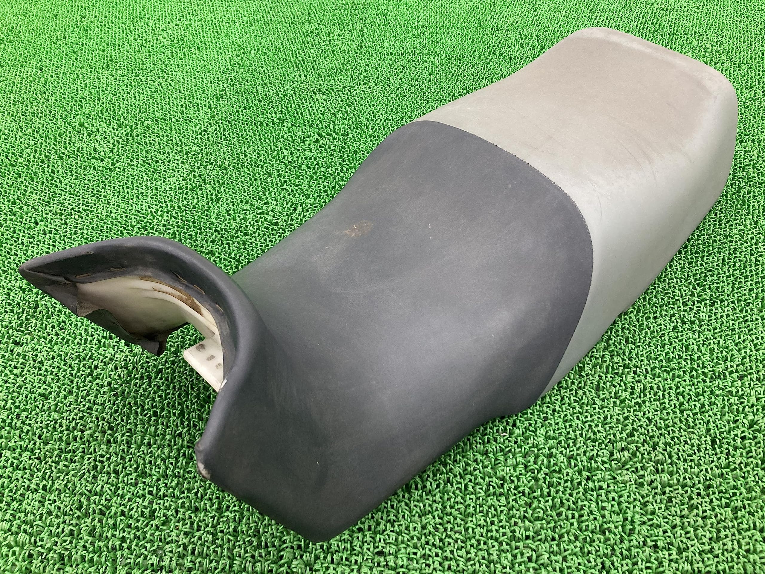 値下げGSX250S カタナシート Amazon | GSX250Sカタナ シート 45D スズキ 社外 中古 バイク