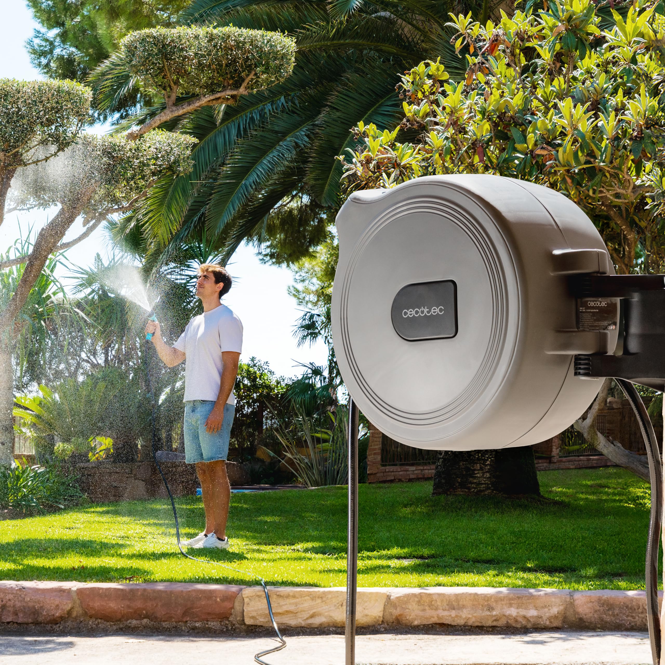 Cecotec Carrete de Manguera de 30m HydroShell 30. Enrollador Automático con SlowReturn Technology, Portátil y Ergonómico, Incluye Boquilla Simple y Pistola Pulverizadora, Conexión Universal 3in1