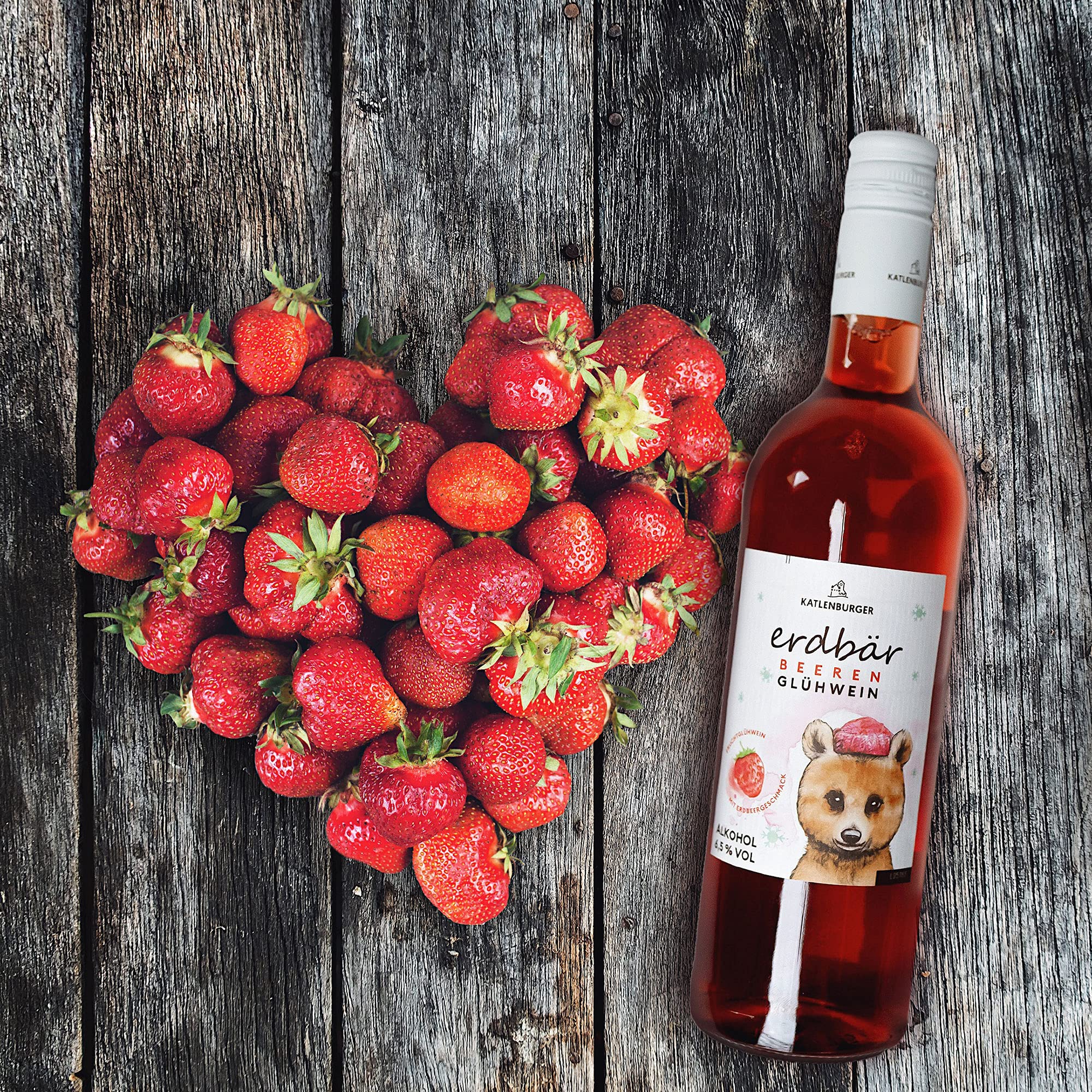 KATLENBURGER - Erdbär Beerenglühwein | Fruchtiger Glühwein aus Fruchtwein mit bestem Erdbeersaft. Jetzt die Sommerfrucht Erdbeere auch im Winter genießen! Inhalt: 6x 750ml und 6,5% vol.
