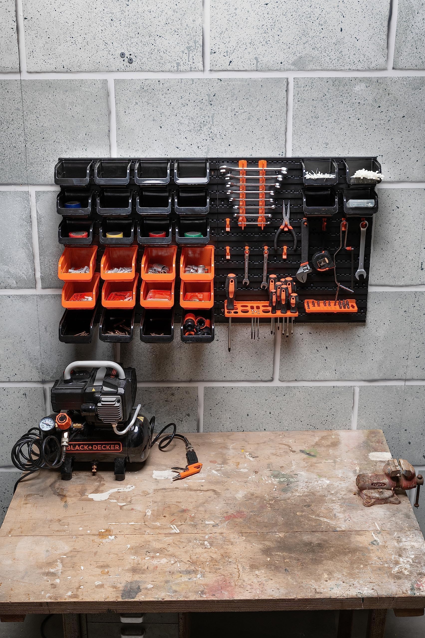 BLACK+DECKER Tableau à Outils avec étagères et Crochets de Suspension Normal