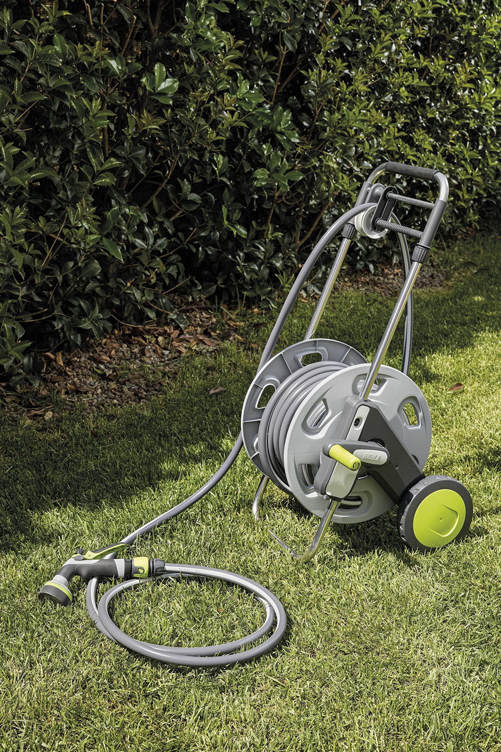 G.F. SRL, CONCEPT EASY GUIDE, carrello avvolgitubo in plastica e metallo, con SISTEMA GUIDA-TUBO, 30 m di tubo per l'irrigazione Ø 5/8", pistola multigetto e raccordi. Prodotto in Italia.