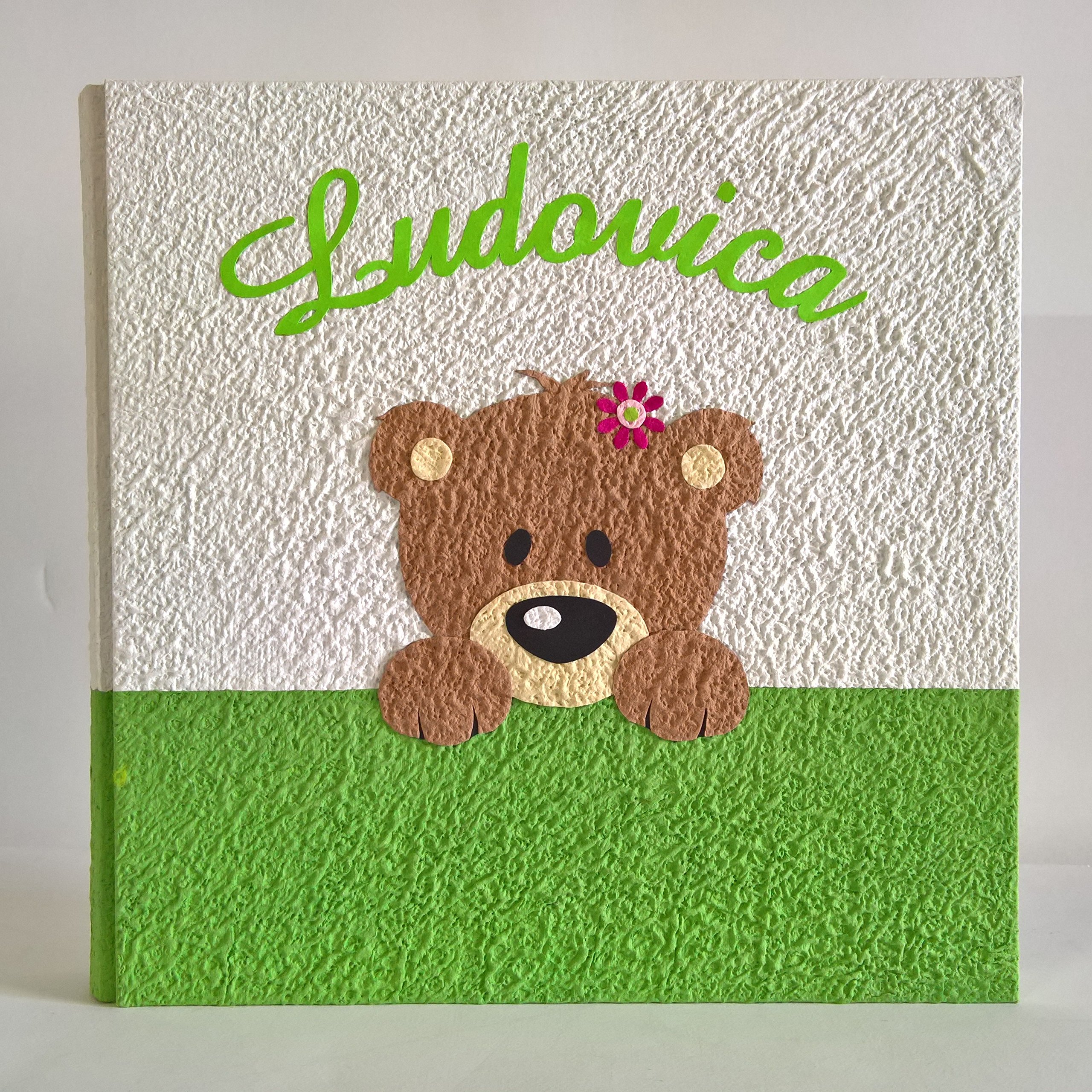 ALBUM FOTO FOTOGRAFICO ARTIGIANALE orsetto cucciolo CON NOME PERSONALIZZABILE REGALO NASCITA BAMBINA VERDE e BIANCO DESIGN LEGNOEGRAFITE (33X33 cm con 50 PAGINE (100 facciate))