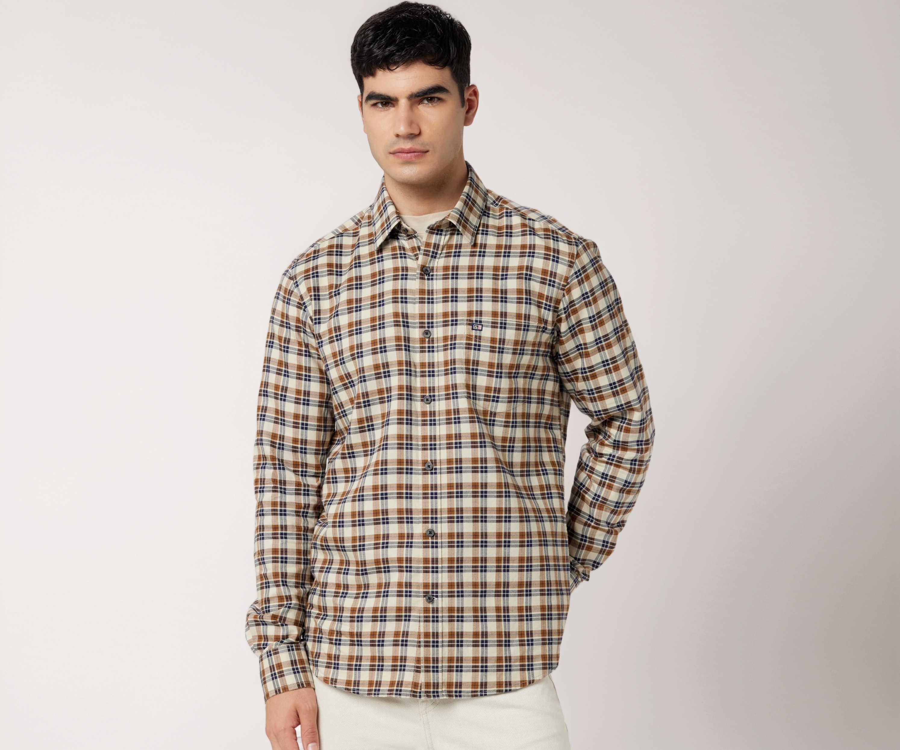 Arrow Men's Solid Slim Fit Shirt - Image 1
