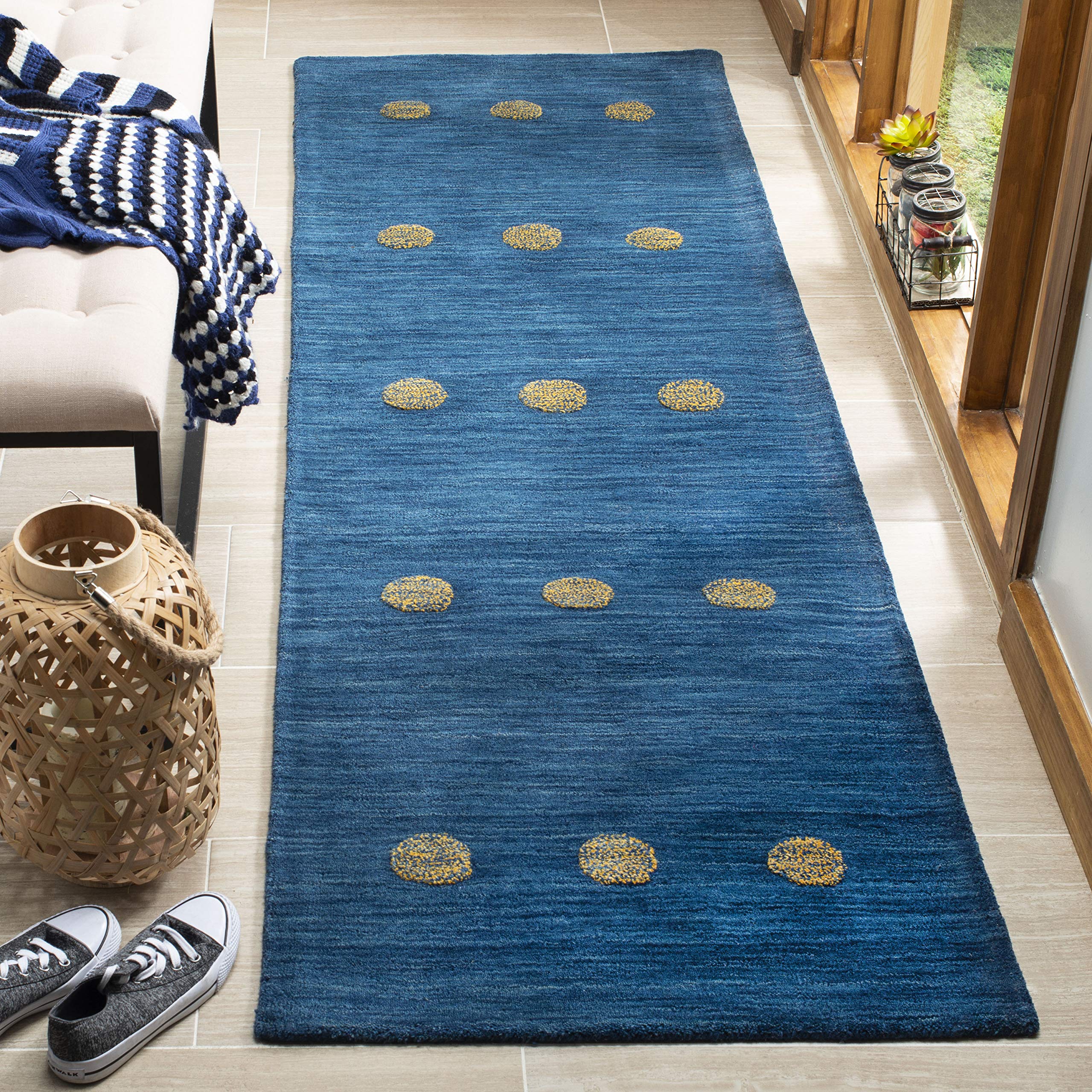 SAFAVIEH Himalaya Collection Runner Rug - 2'3