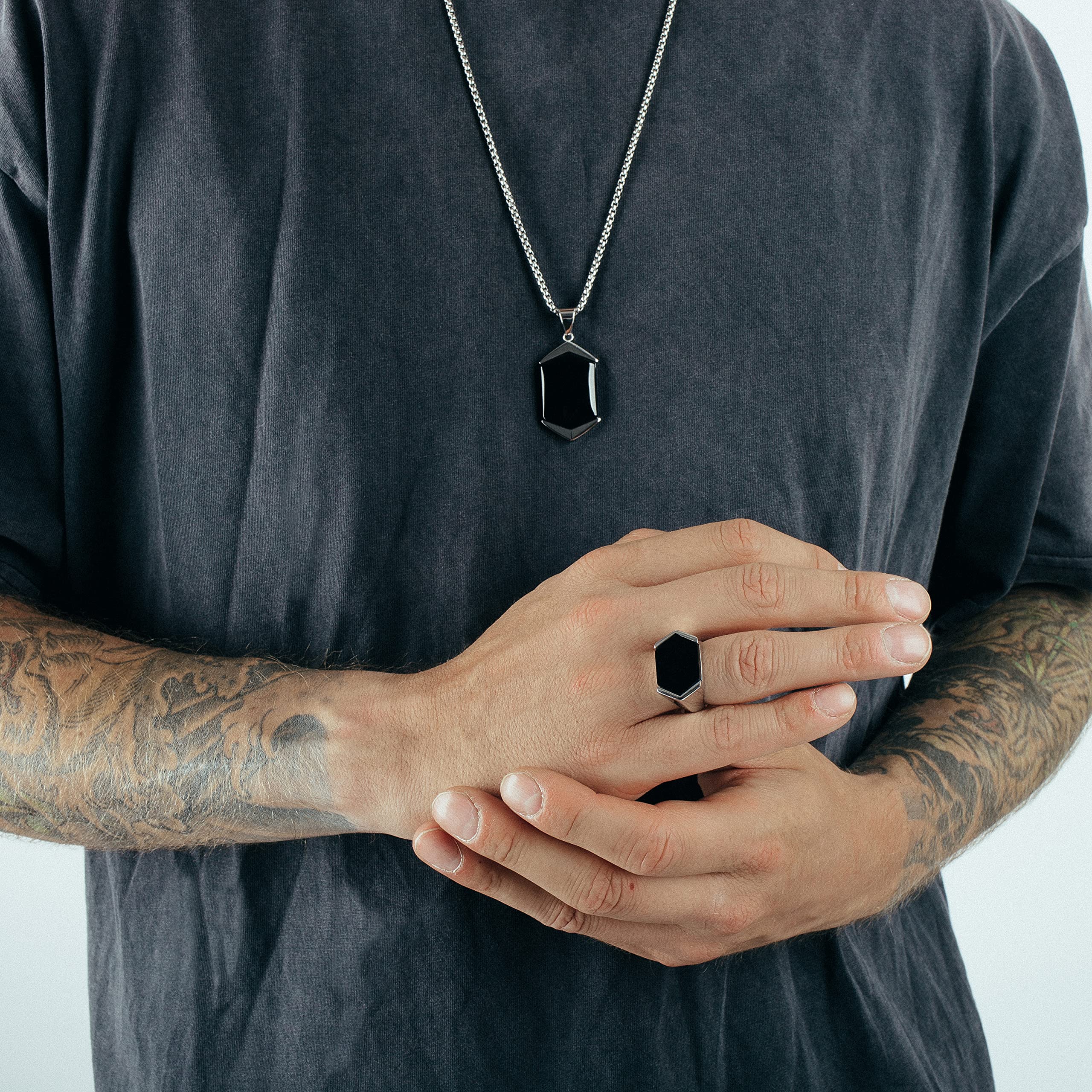 Akitsune Anillo Abyssum | Anillo de sello elegante de moda para hombre, diseñador de acero inoxidable con piedras preciosas, Negro mate - Negro - US 7