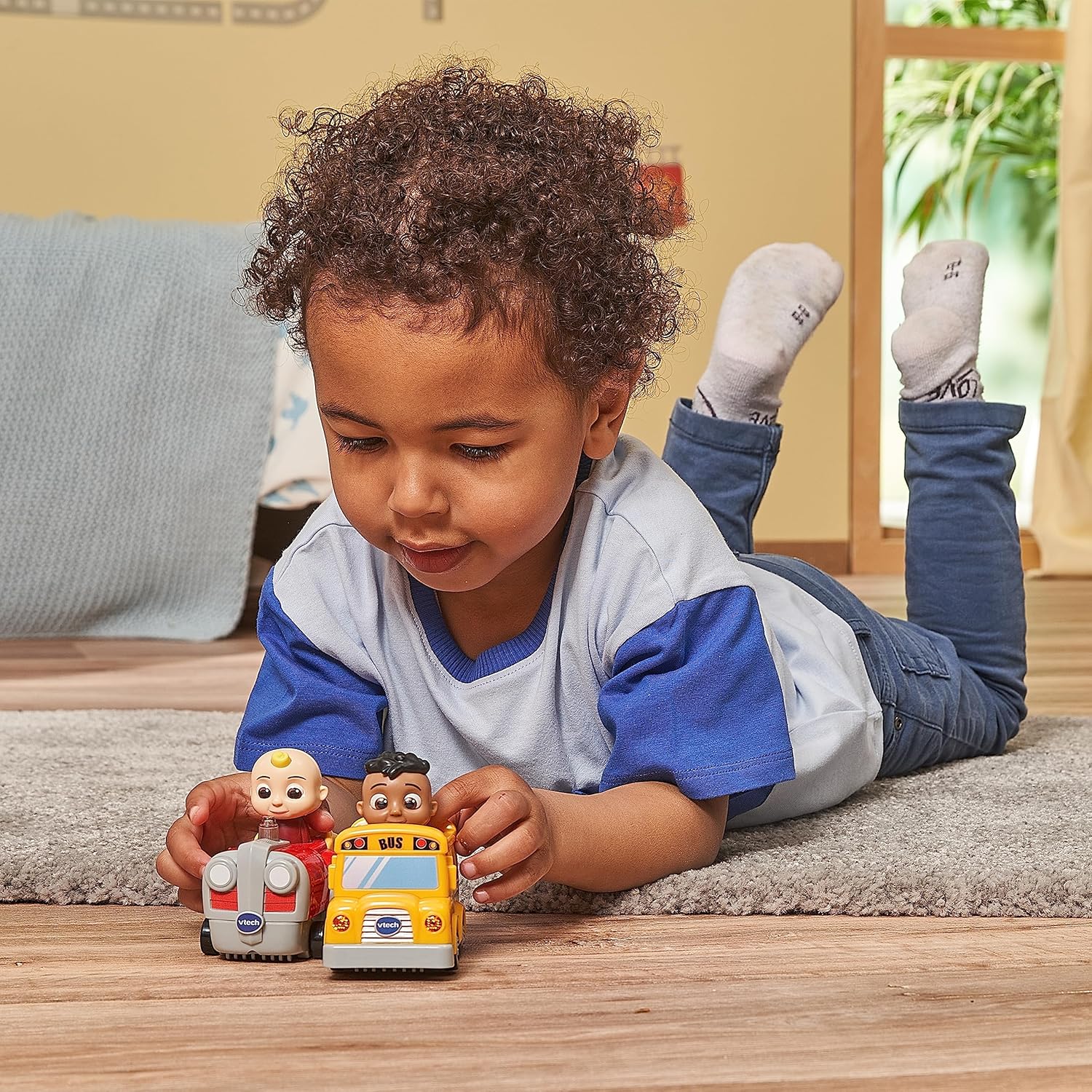 Vtech TUT TUT Baby Speedster - CoComelon Codys School Bus with Rail - Toy Bus with Magic Sensors, Light Effects, Music, Exciting Phrases and Sounds - for Children Aged 1.5-5 Years