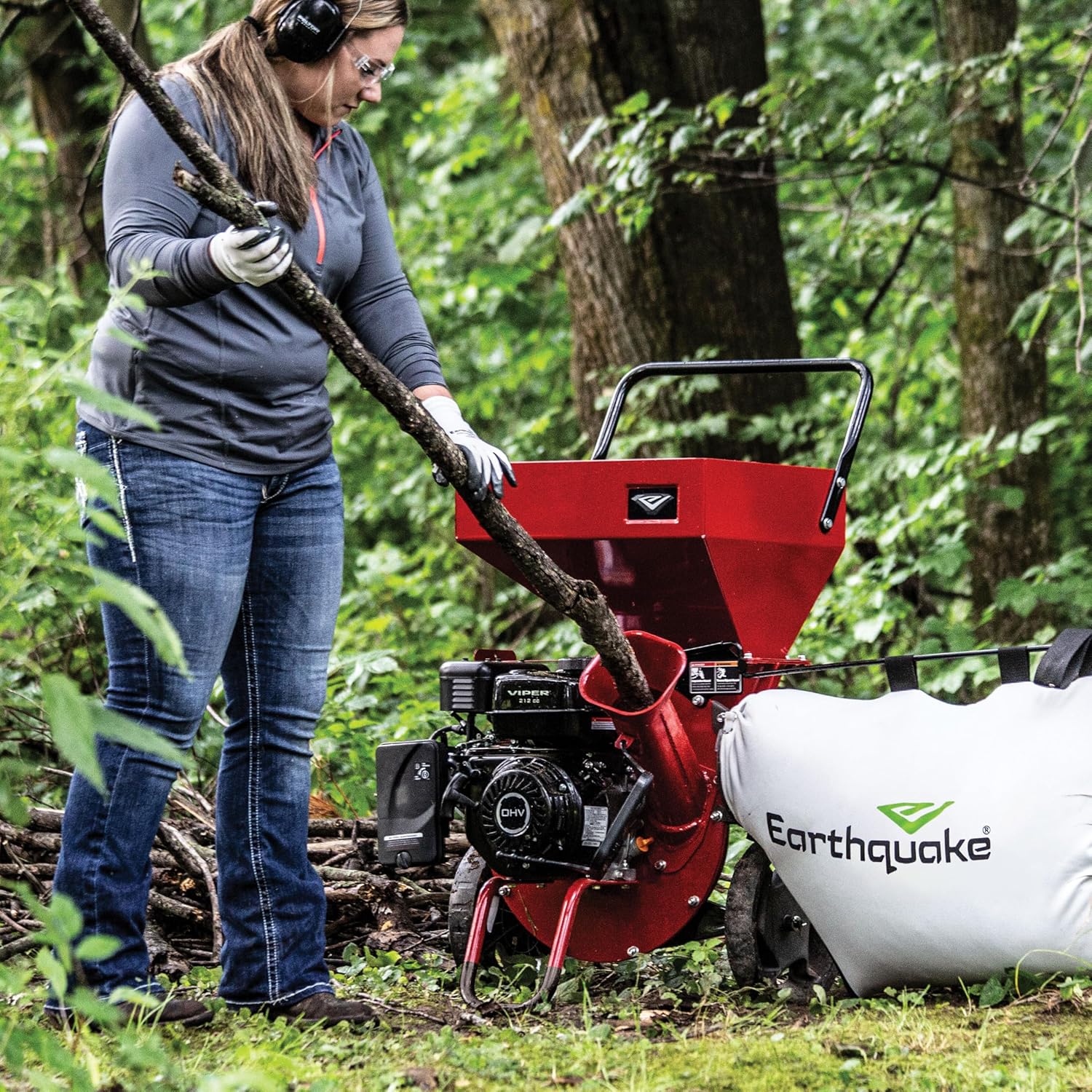 Earthquake 33968 K32 Chipper Shredder, Heavy Duty 212cc 4 Cycle Viper Engine, Chip Branches up to 3” in Diameter, 20:1 Reduction, Airless Wheels, Included Debris Bag, Red