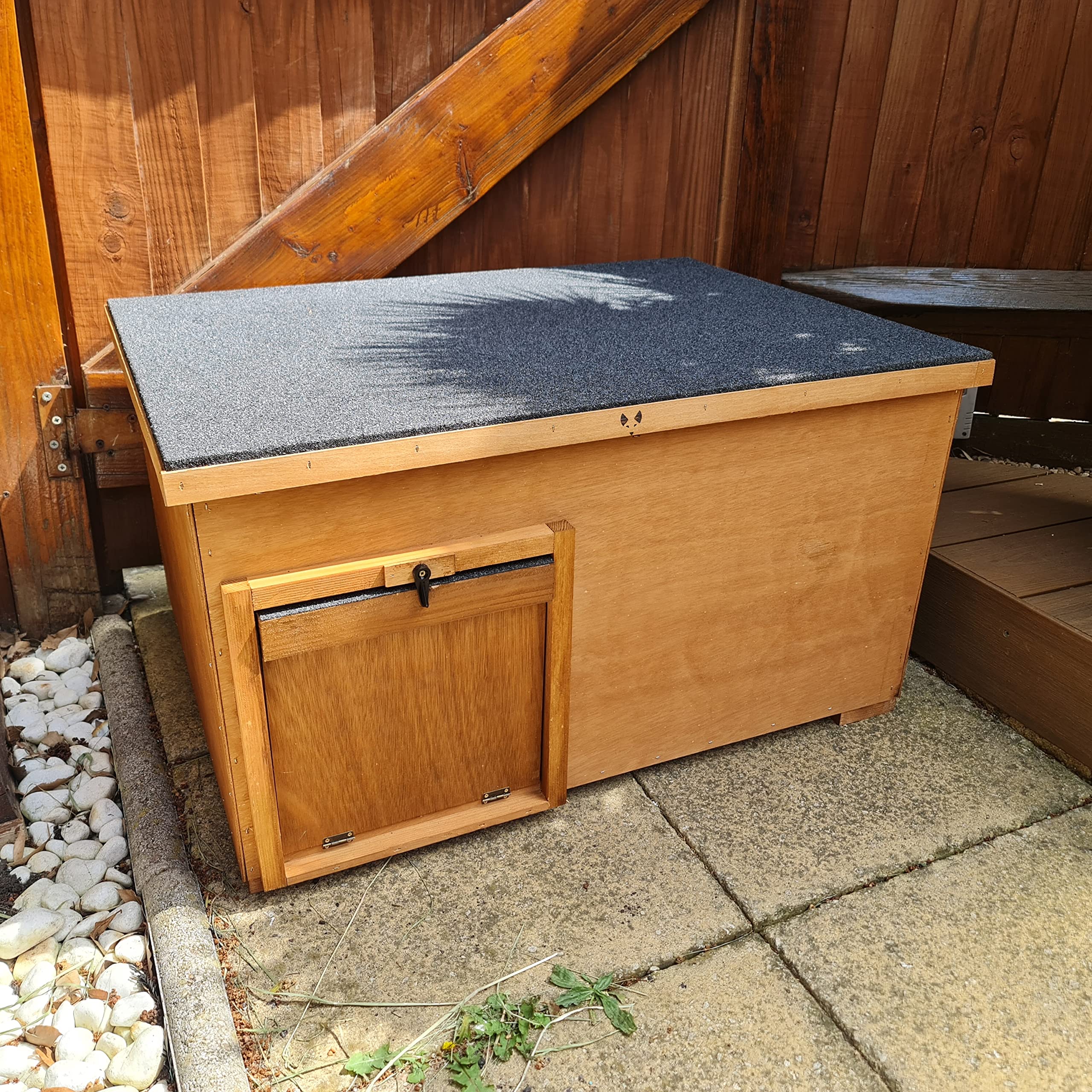 Giant Insulated Tortoise House (Entrance: 40cm x 30cm)