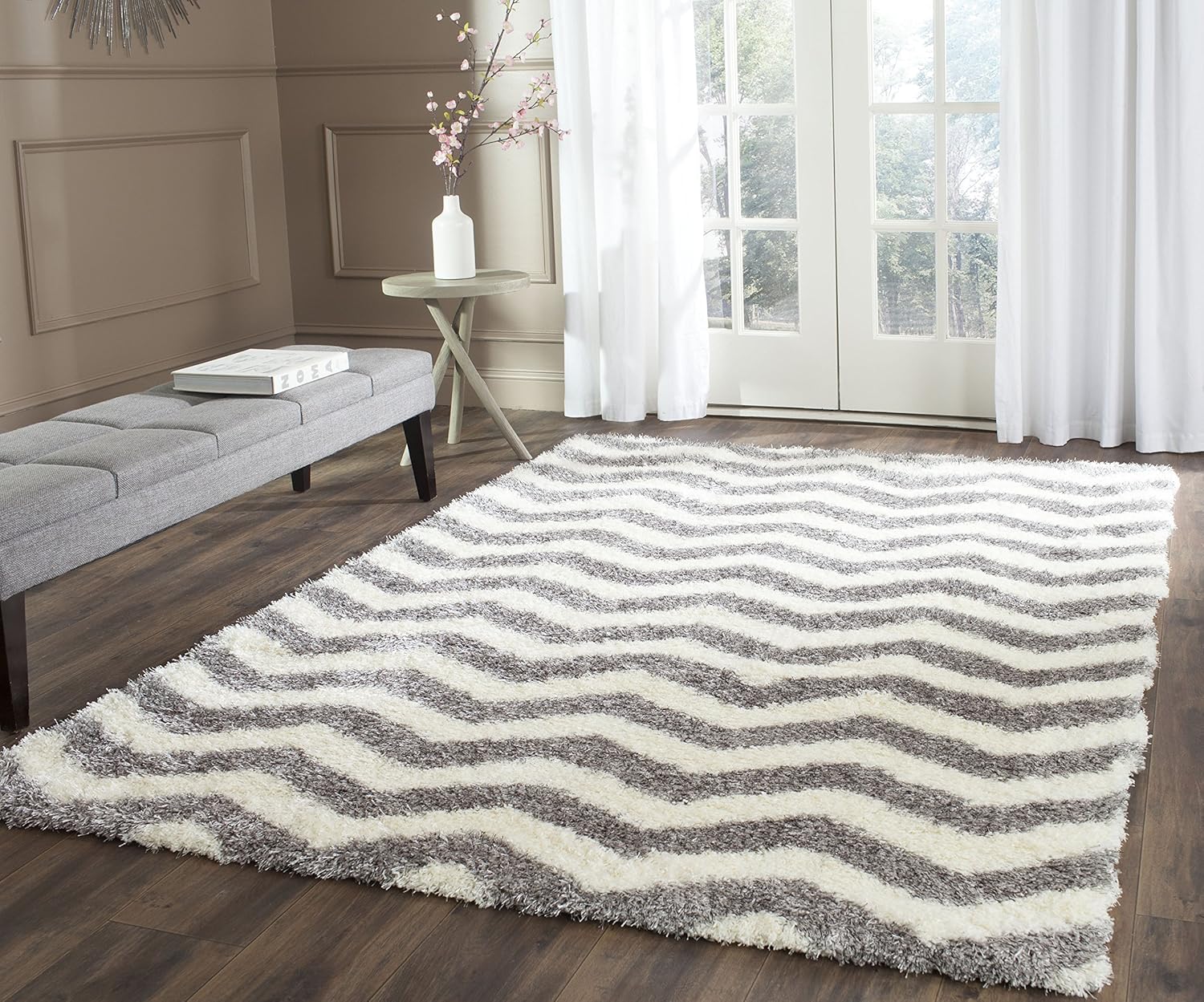 SAFAVIEH Montreal Shag Collection 2'3" x 7' Ivory/Grey SGM846B Chevron Non-Shedding Living Room Bedroom Dining Room Entryway Plush 2-inch Thick Runner Rug