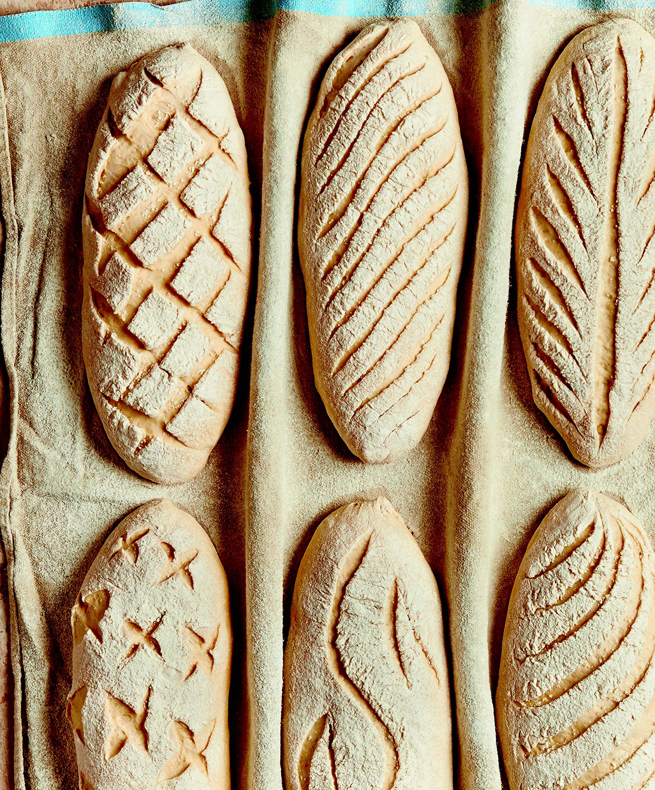 La scuola della panificazione. Tecnica e ricette step by step di pani, snack e dolci da forno