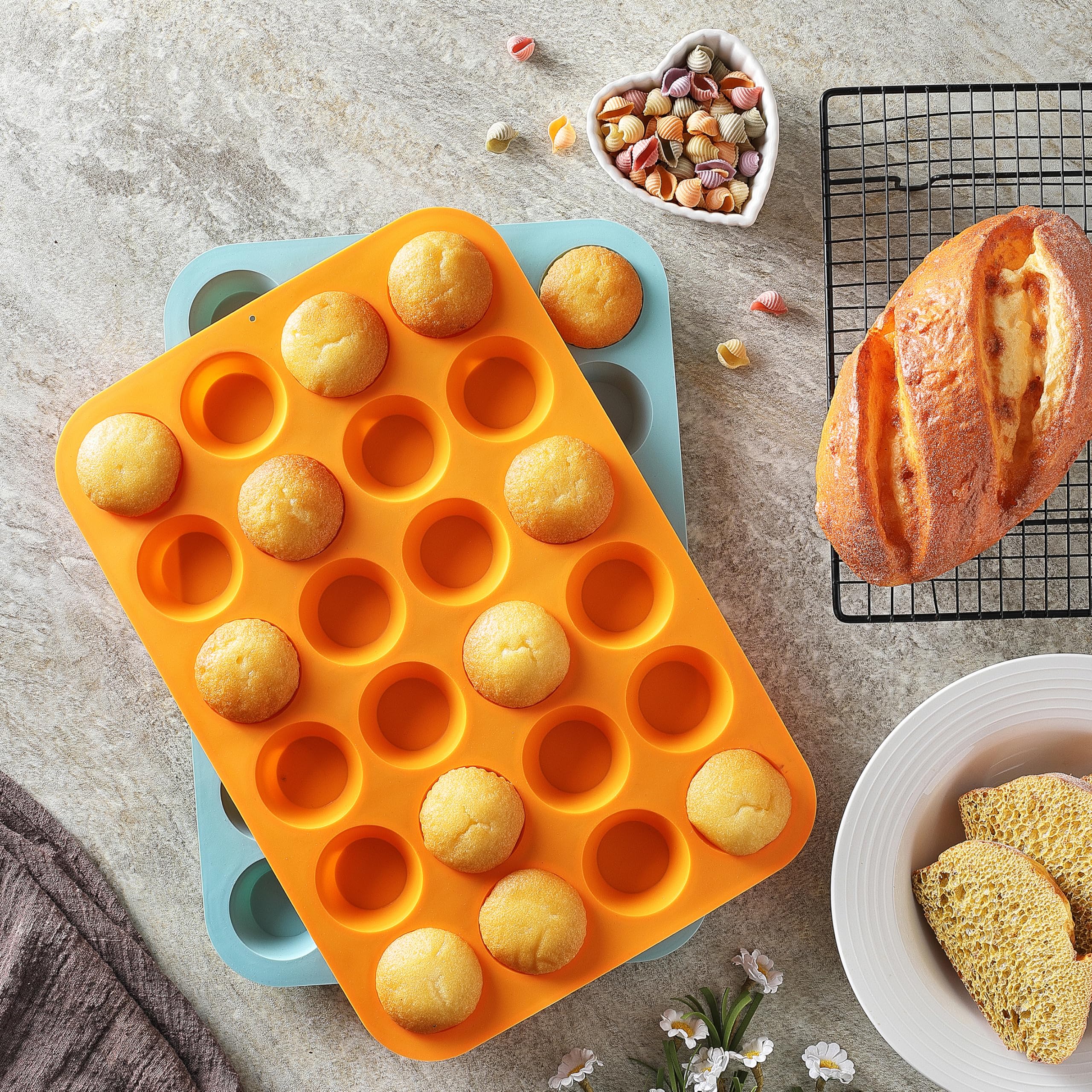 Little Cook - Juego de 2 moldes de silicona para magdalenas y magdalenas, antiadherente, sin BPA, apto para lavavajillas, perfecto para hacer magdalenas, pasteles, tartas (naranja + azul pavo real)