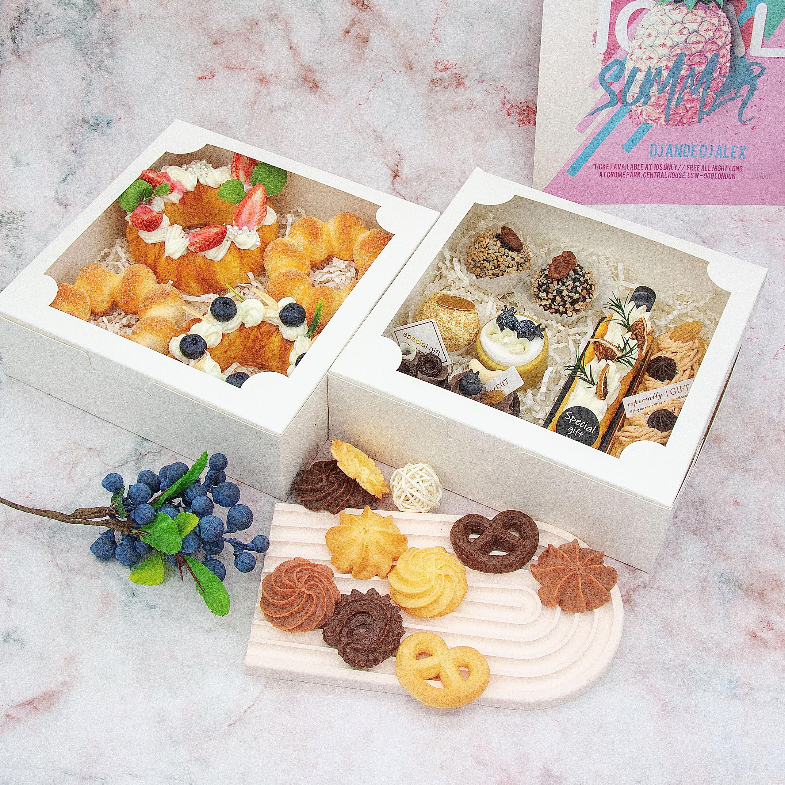 QULIT 50 cajas de panadería blancas de 8 x 8 x 2.5 pulgadas con ventana, cajas de pastelería, cajas de postre para galletas, macarrón, dona, magdalenas de chocolate, fresa y cupcakes