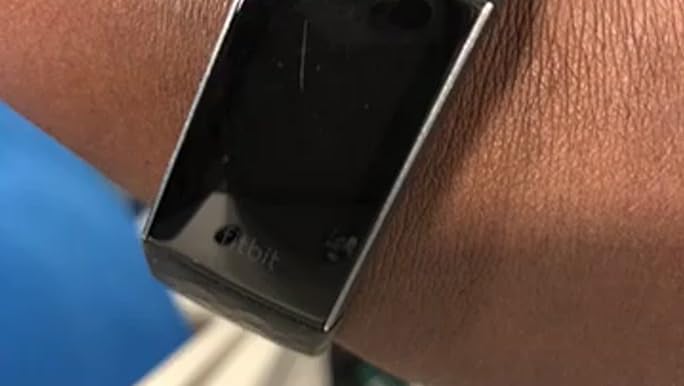 Fitbit CHARGE3 ブラック Amazon.com: Fitbit Charge 3 Fitness Activity Tracker