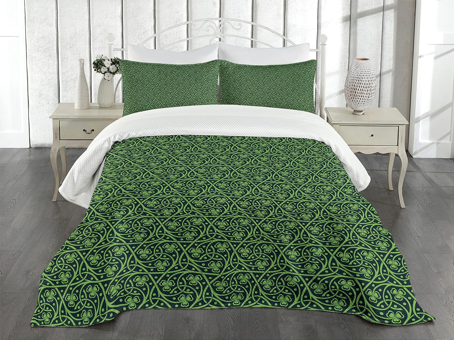 Ambesonne Irish Bedspread, National Foliage Pattern Intricate Twigs and Dots Trefoil Botanical Abstraction, Decorative Quilted 3 Piece Coverlet Set with 2 Pillow Shams, Queen Size, Lime Green Queen Lime Green