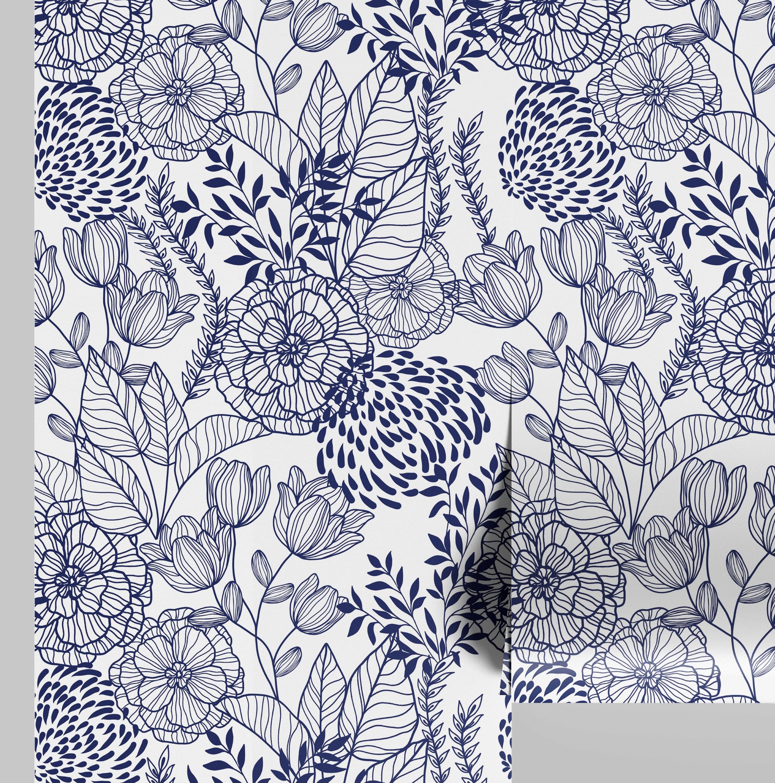 Papier peint floral amovible pour créer une ambiance nature dans la salle de bain