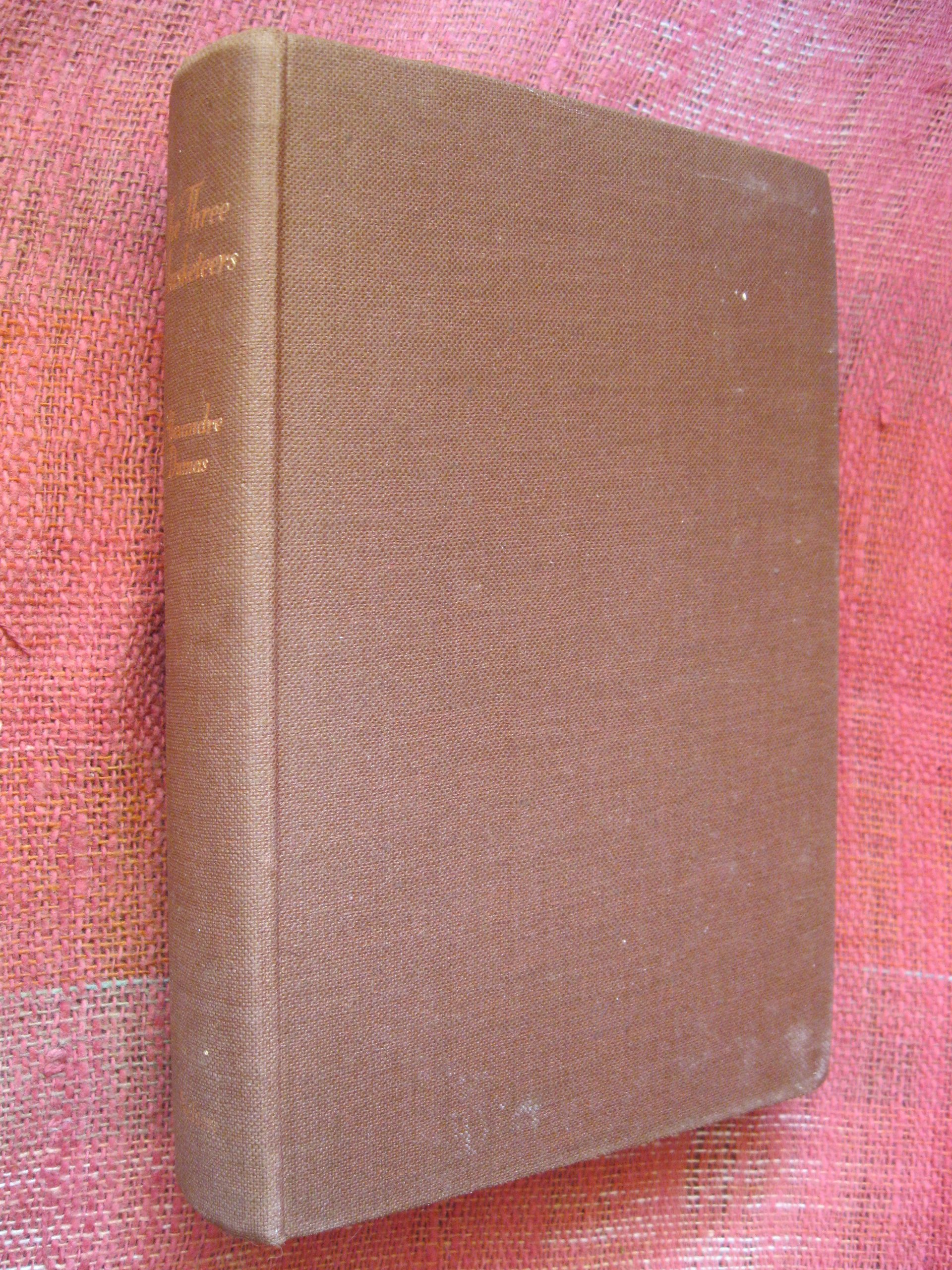 The Three Musketeers (Gift Classics)