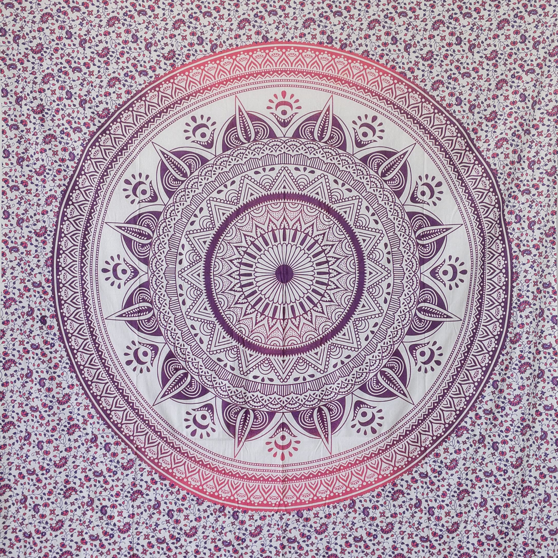 MOMOMUS Toalla de Playa Grande Antiarena - En Diseño Mandala - Ideal como Manta, Pareo y Toalla Grande para la Playa XL, Espaciosa y Repelente a la Arena - Fucsia, 135x210 cm
