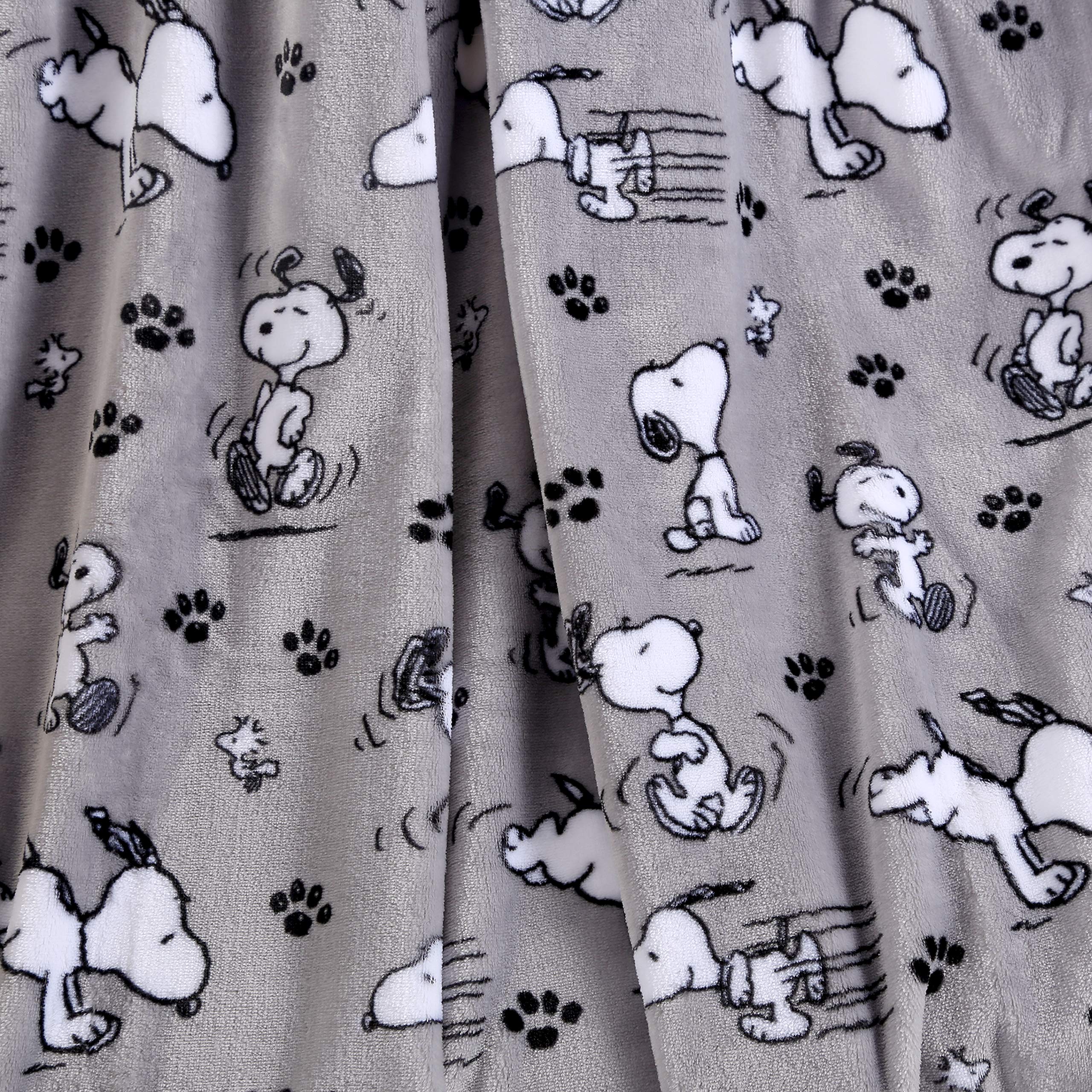 Berkshire VelvetLoft Peanuts Snoopy Cute Character Plush Throw Blanket