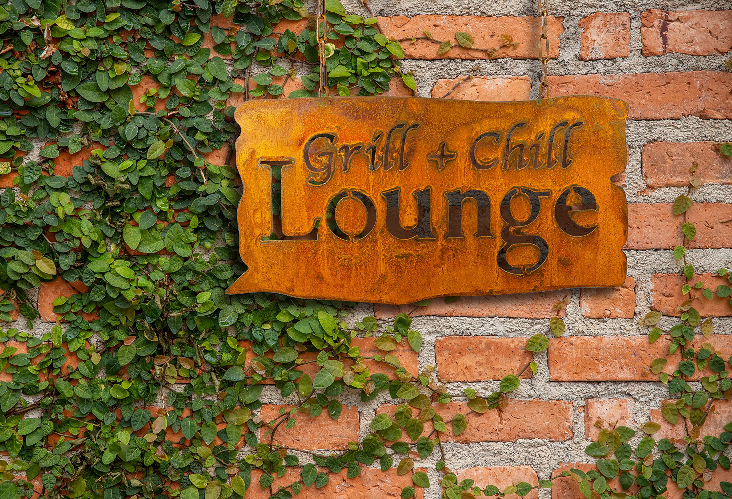 Duża odporna na warunki atmosferyczne tabliczka z patyną szlachetną Grill+Chill Lounge do zawieszenia
