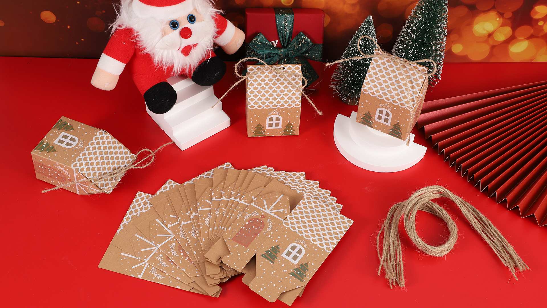 RUIYWEN 24 Pezzi Scatoline Cartone Natale Scatola Carta di Caramelle Bomboniere Cioccolato Biscotto Dolci Regalo per Festa Natalizie (6 Modelli, 7x7x7cm