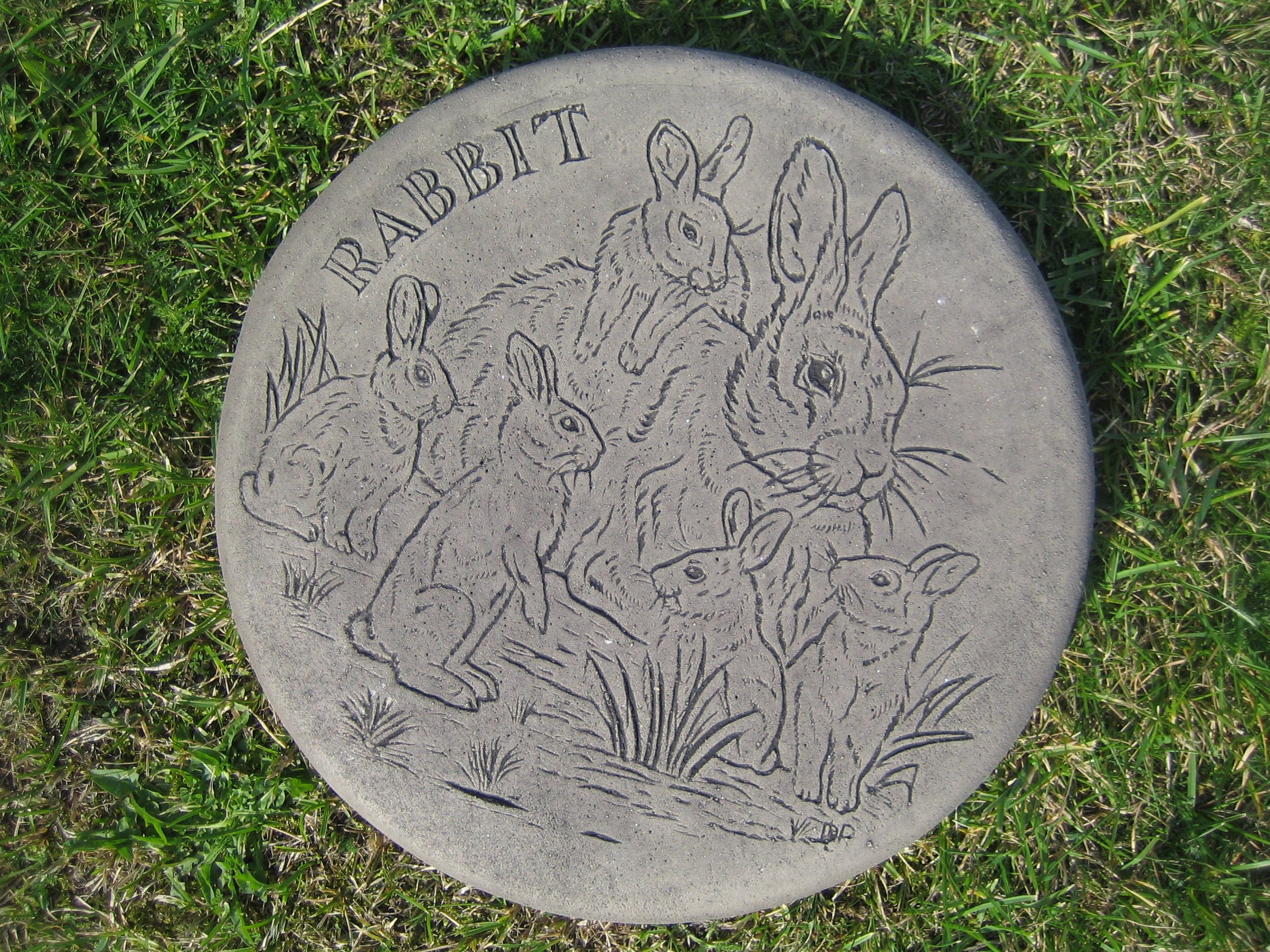 Rabbit Stepping Stone Garden Ornament Dia 27cm x H 3cm – Part of 50 Design Collection