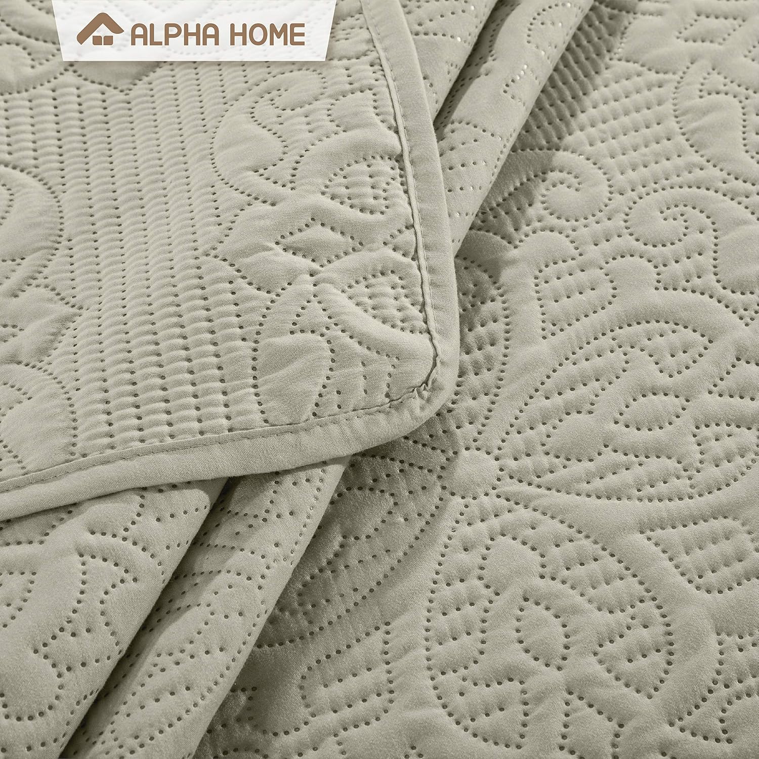 ALPHA HOME Embossing Bed Quilt Twin Size 68"*90" Polyester Lightweight Checked Bedspread Quilt Machine Washable One Piece Duvet Cover Reversible Cozy Coverlets for All Seasons, Camel