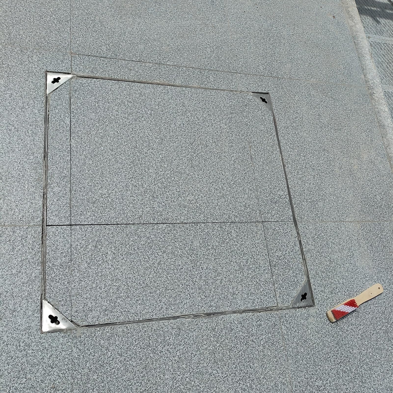 GJMSSMY Professional Drainage Channel Invisible Square Inspection CoverMetal Manhole Covers for Patios/Garden Landscapes Flush Design Wear-Resistant (30x30x5cm)
