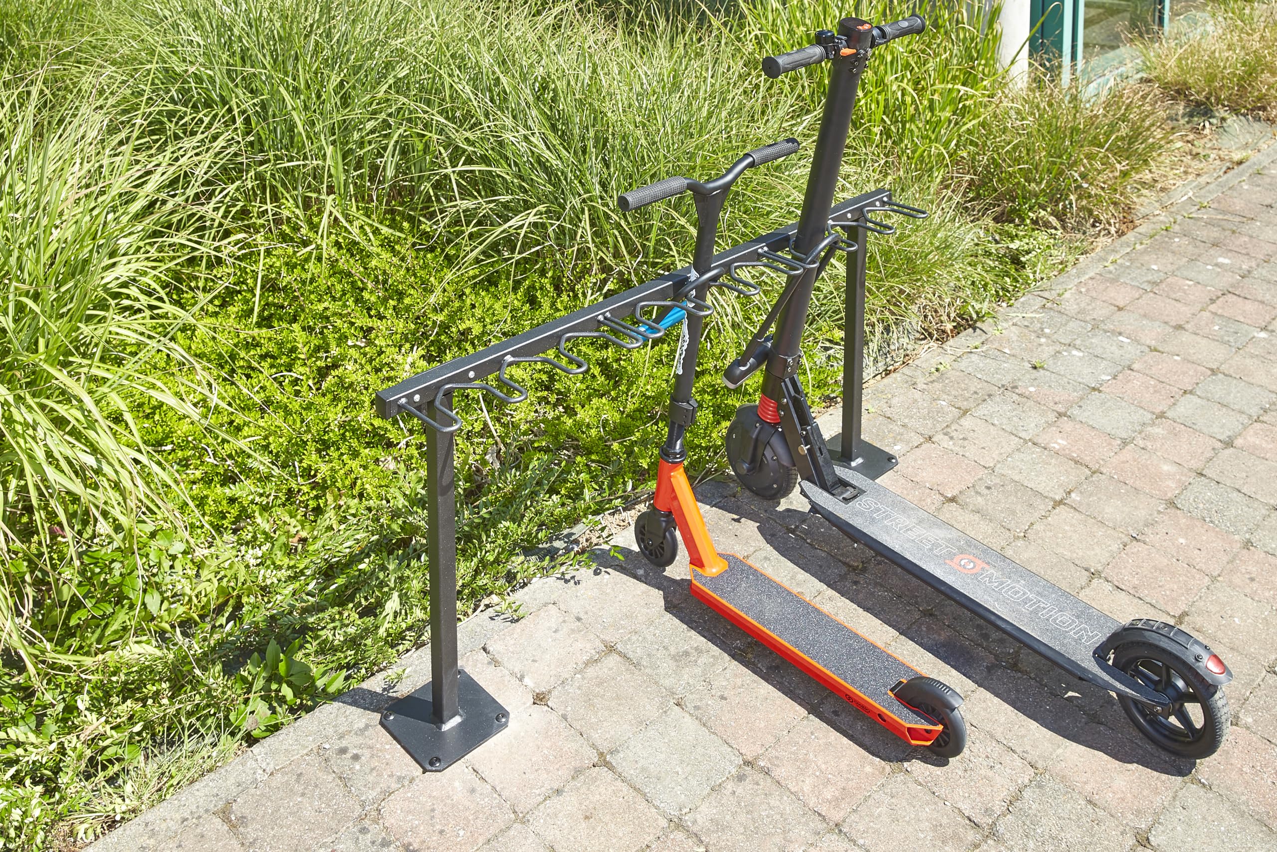 Soporte de 9 patinetes modelo en tierra M509S