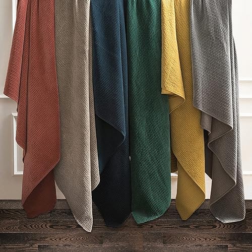 HiEnd Accents - Colcha de terciopelo de algodón lavado a la piedra, tamaño Super King, color verde helecho sólido, ropa de cama de estilo rústico