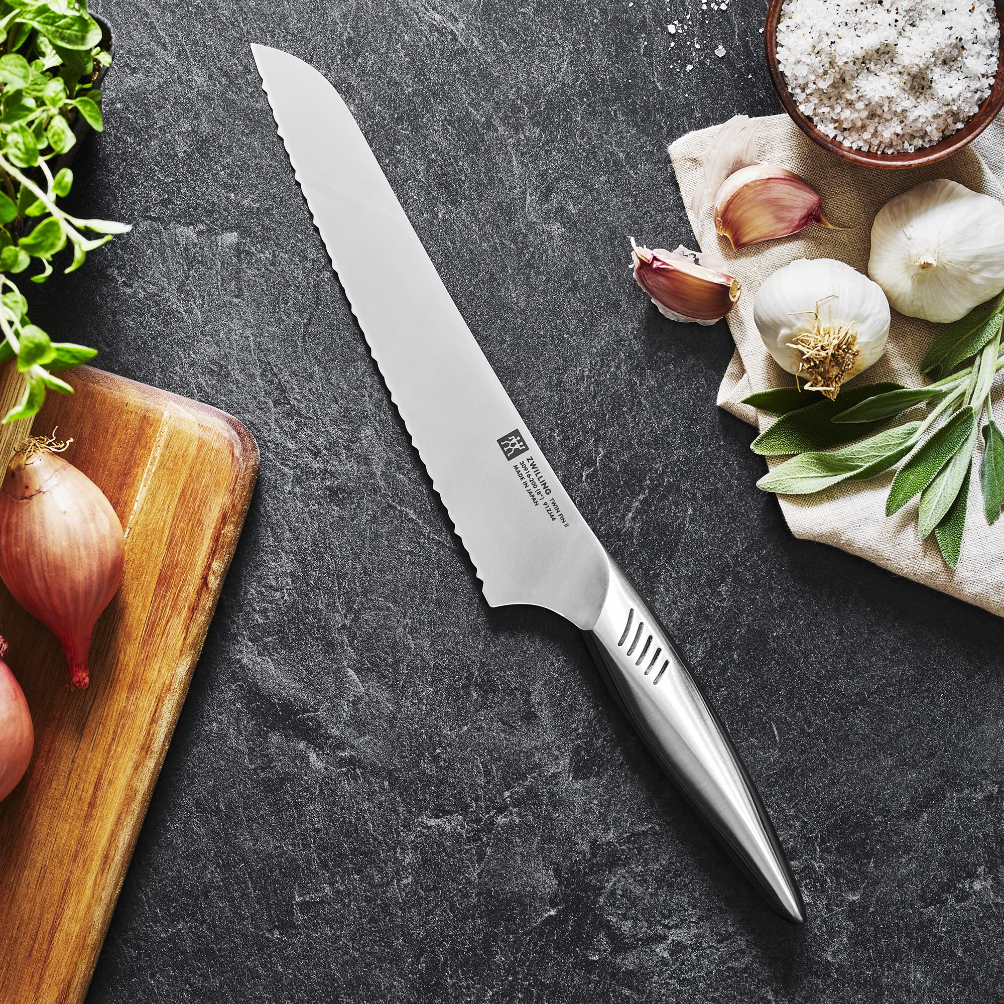 Amazon.com: ZWILLING TWIN Fin II 8-inch Bread Knife: Home & Kitchen