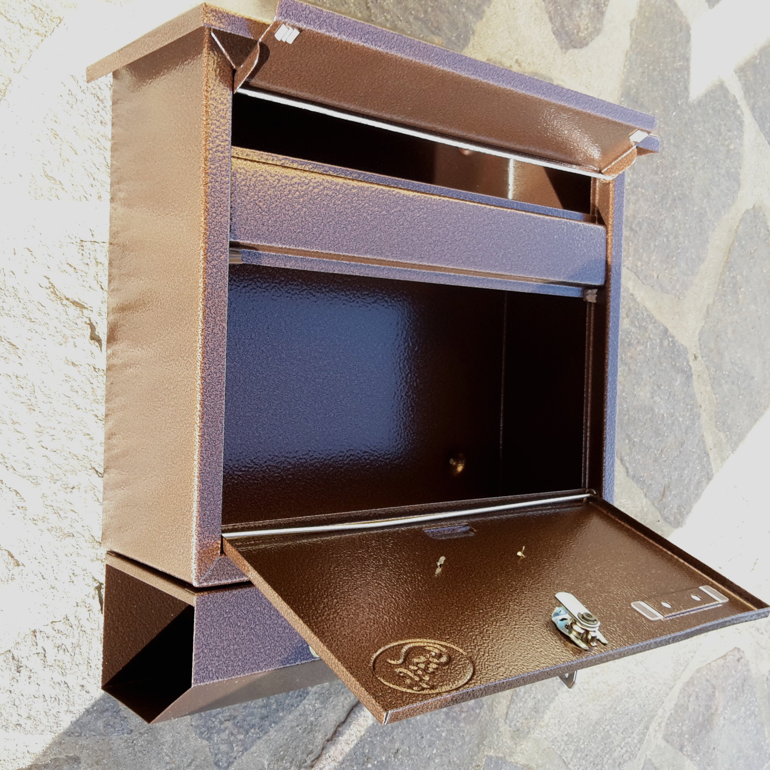 Pachurka & Dąże Großer Briefkasten/Postkasten XXL Kupfer/Bronce mit Zeitungsrolle Zeitungsfach Schrägdach Trapezdach