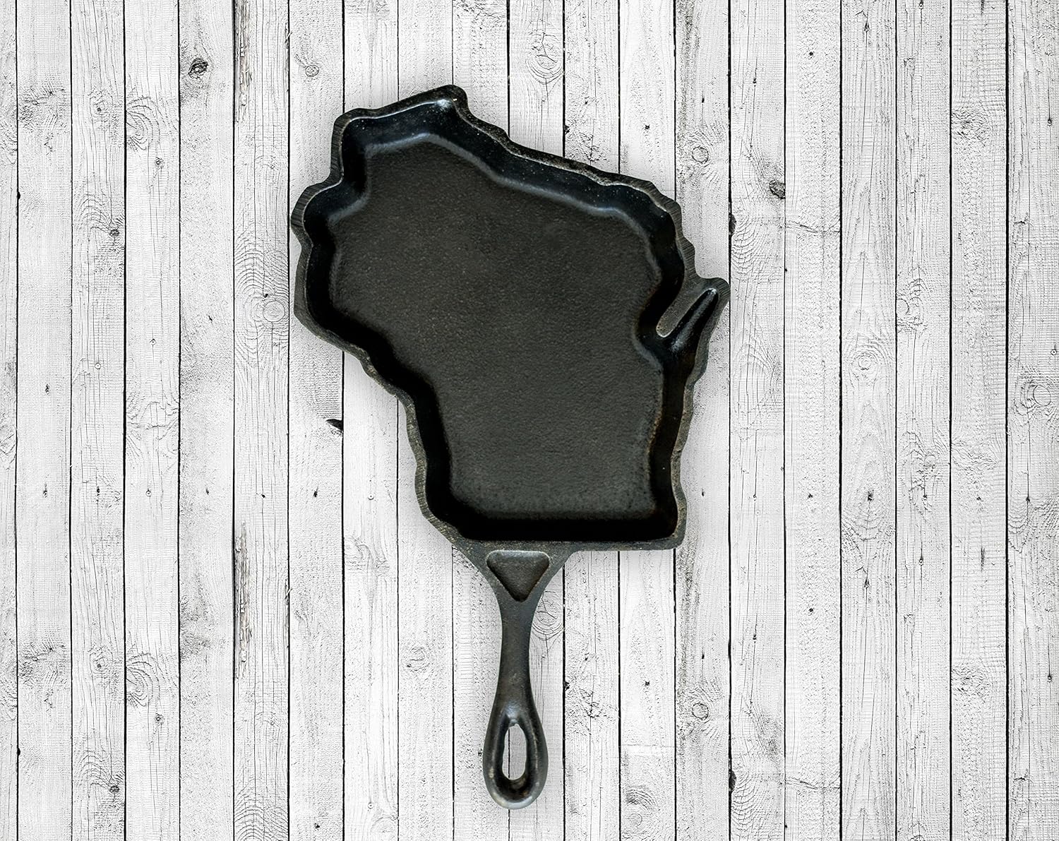 "Art of the State" Wisconsin Pre-Seasoned Cast Iron Skillet, Made in the USA and Heirloom Quality