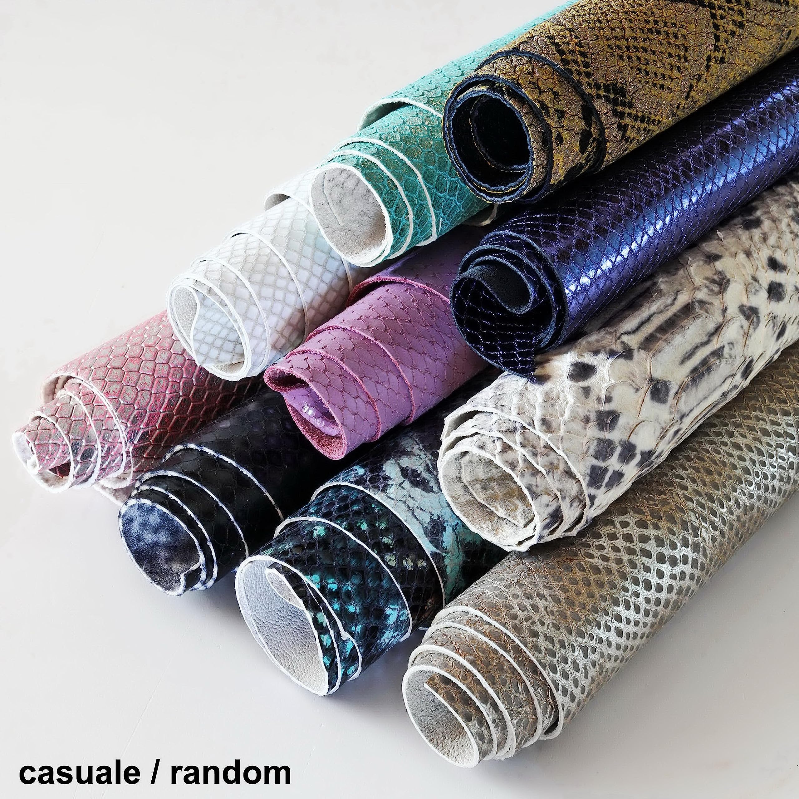 LA GARZARARA – Chutes de Cuir avec Impressions Python et Finitions Douces – Min 25x20 cm, Max 40x40 cm – 0,500 kg – Sélection Aléatoire pour Artisanat, Couture et Créations Fait-Main – B-096