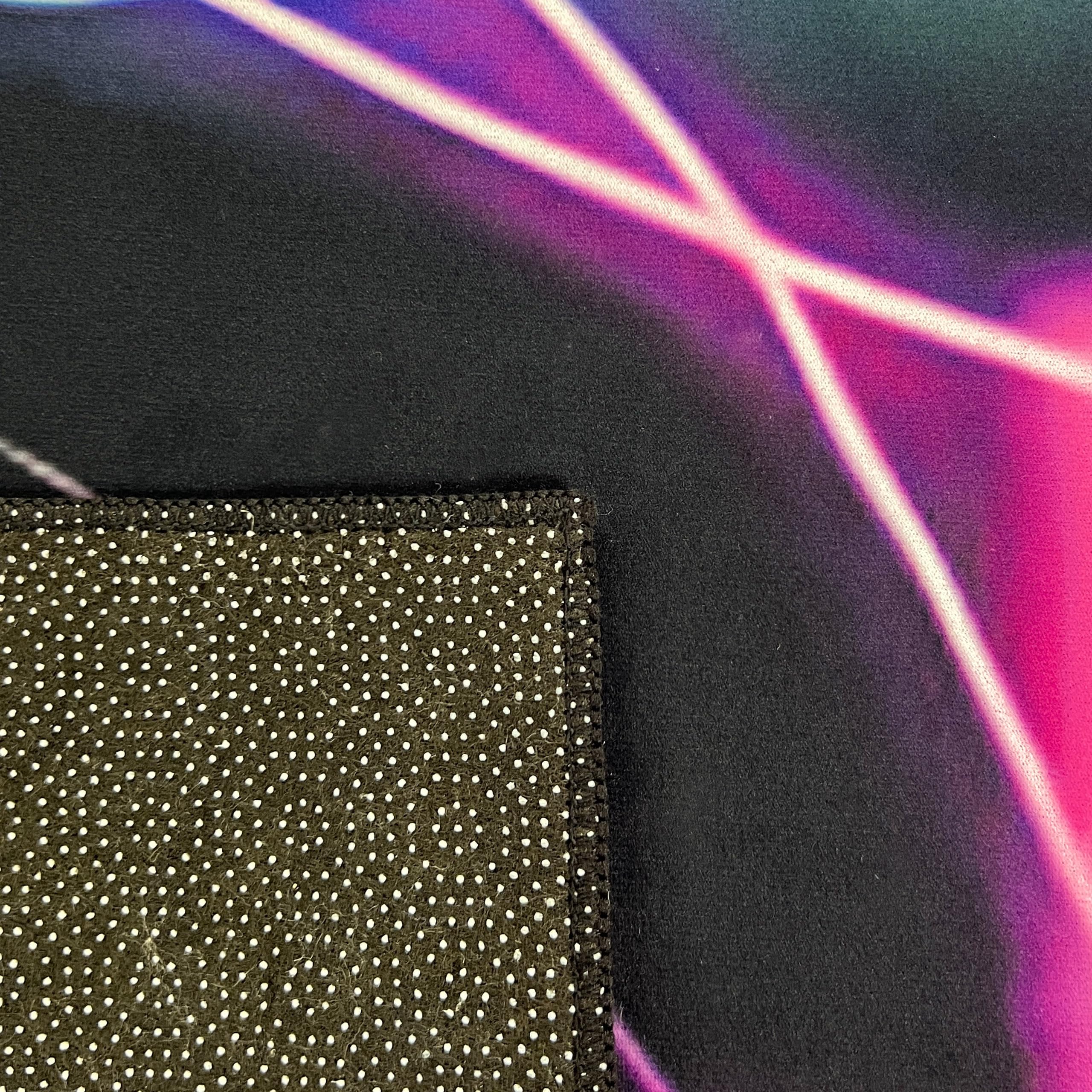 CARPETIA Gamingteppich Rund Neon-Symbole Schwarz Mehrfarbig Ø 160 cm | Samtig weich, rutschfest, bei 30 °C waschbar, pflegeleicht und schmutzabweisend, Neon-Symbole für Gaming- & Jugendzimmer