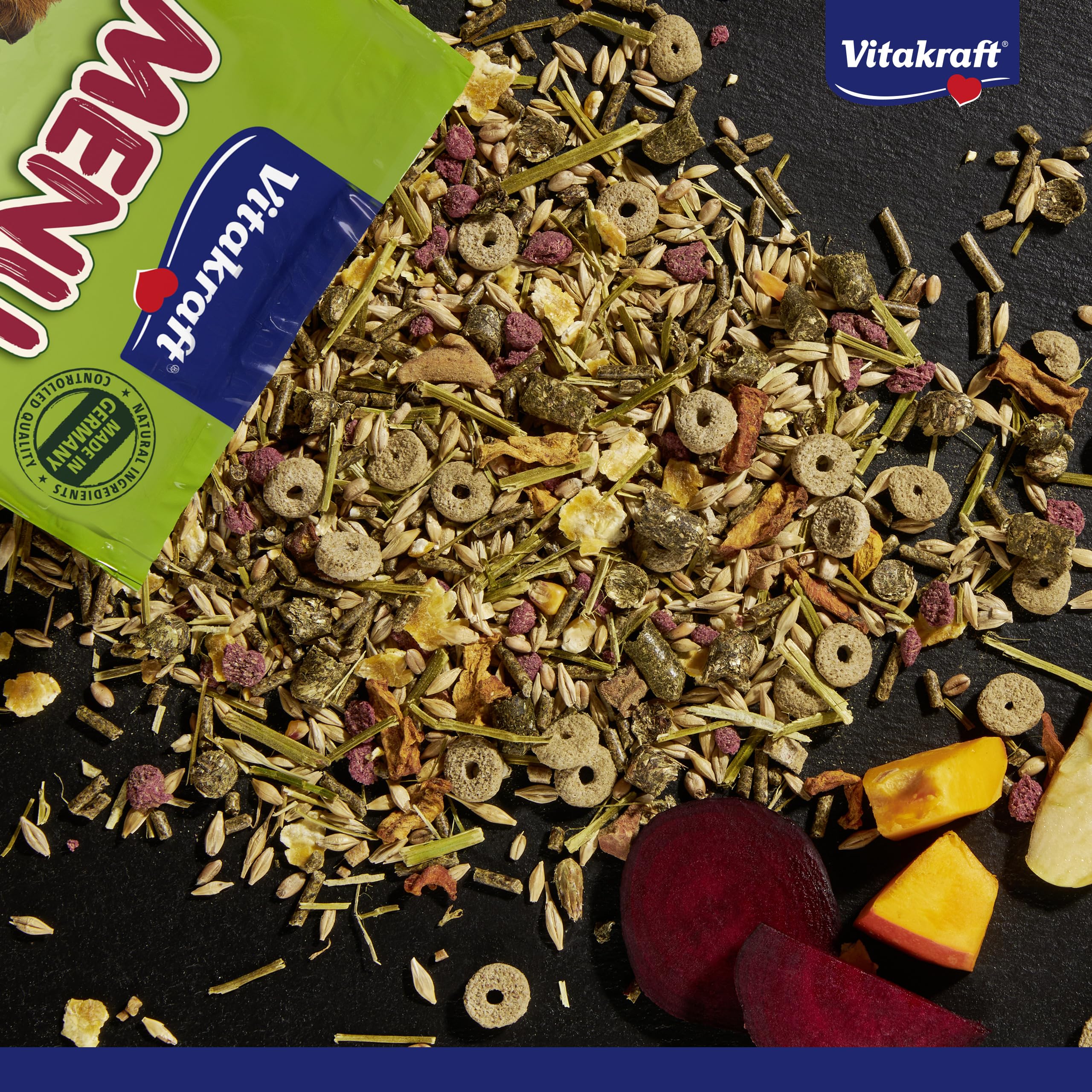 Vitakraft Menü Vital, alimento completo per porcellini d'India, con mela, con zucca, con barbabietola rossa, arricchito con erbe aromatiche, senza l'aggiunta di zuccheri e cereali (1x 5kg)