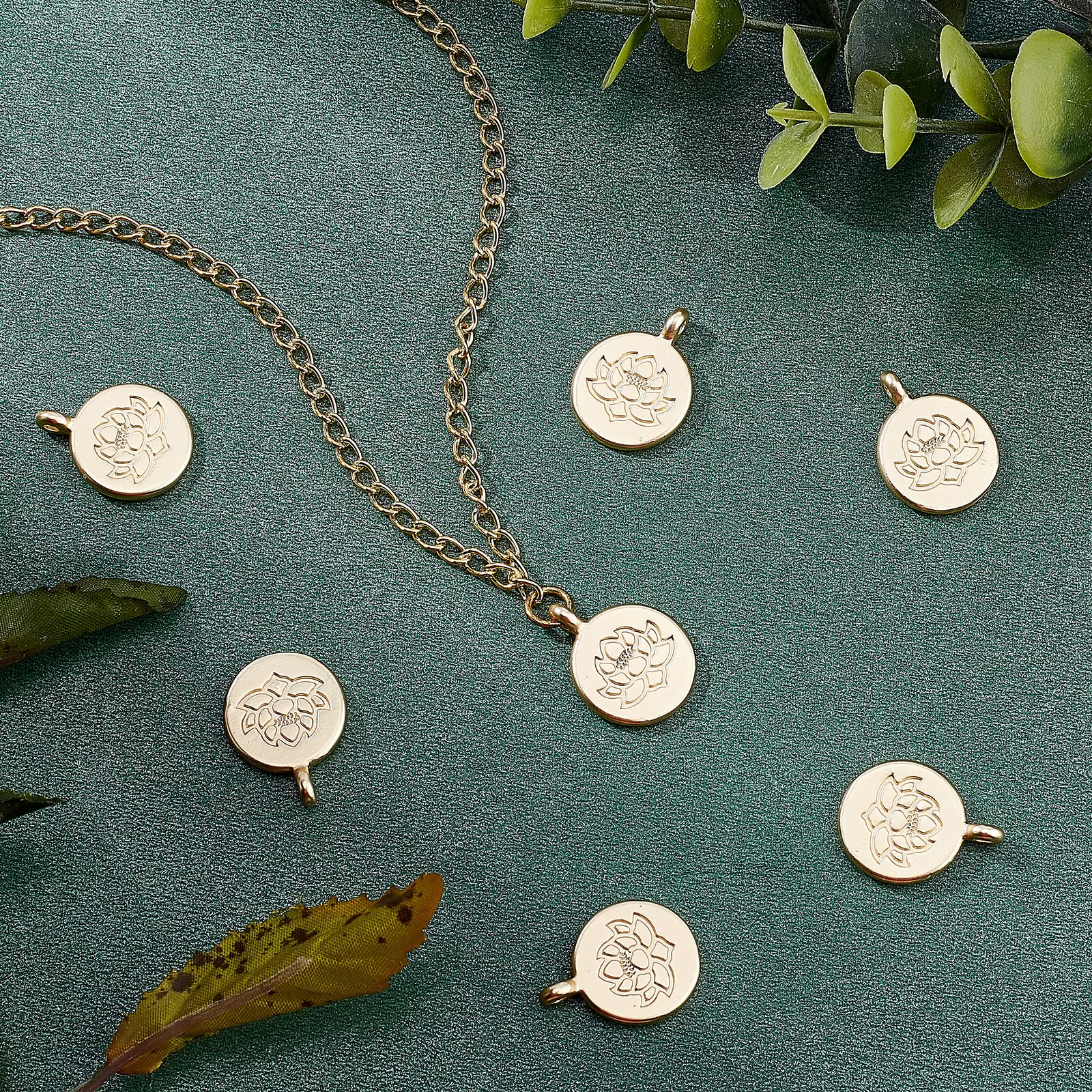 Beebeecraft 1 Boîte 10Pcs Ruban Awareness Charms Plaqué Or