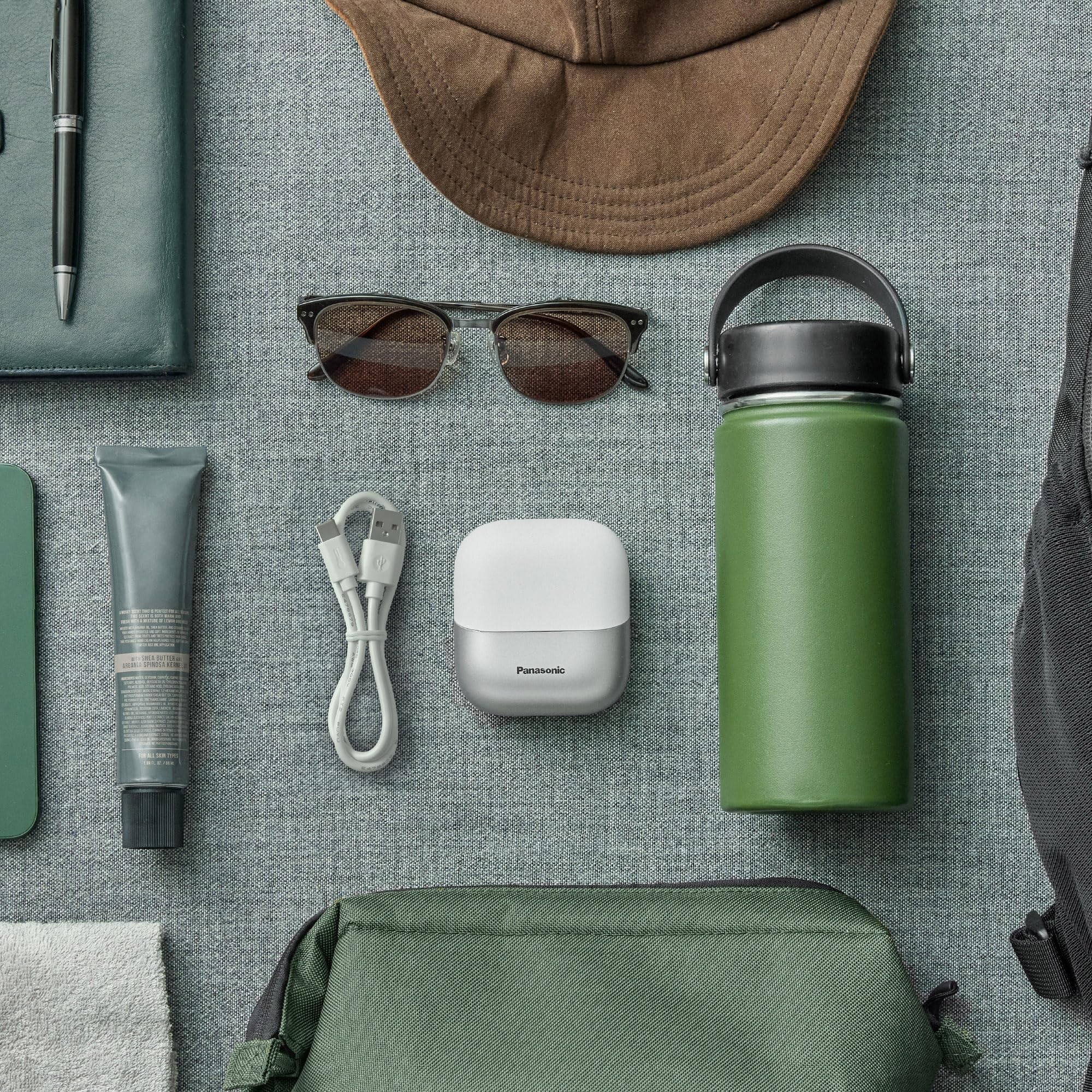Panasonic ES-ACM3BW503 Série 700s Rasoir Compact 3 Lames, rasoir électrique utilisable à sec ou sous l'eau, capteur de barbe, étanchéité IPX7, chargeur USB-C, adaptateur d'alimentation AC USB, blanc.