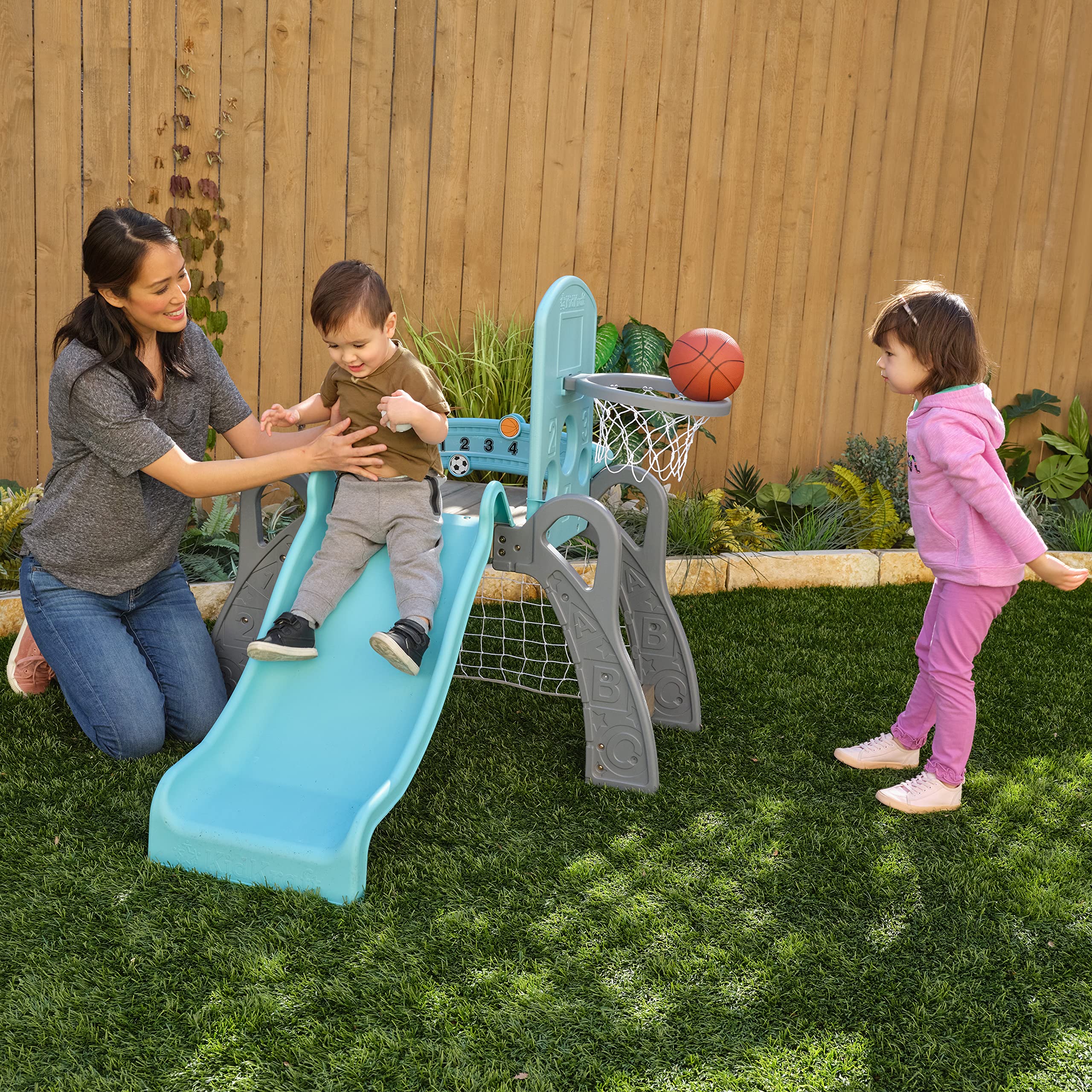KidKraft Struttura per Arrampicata in Legno (FSC) 5 sport in 1 con Scivolo, Porta da Calcio e Canestro da Basket, Parco Giochi interno ed esterno, Giocattoli per bambini, 20193