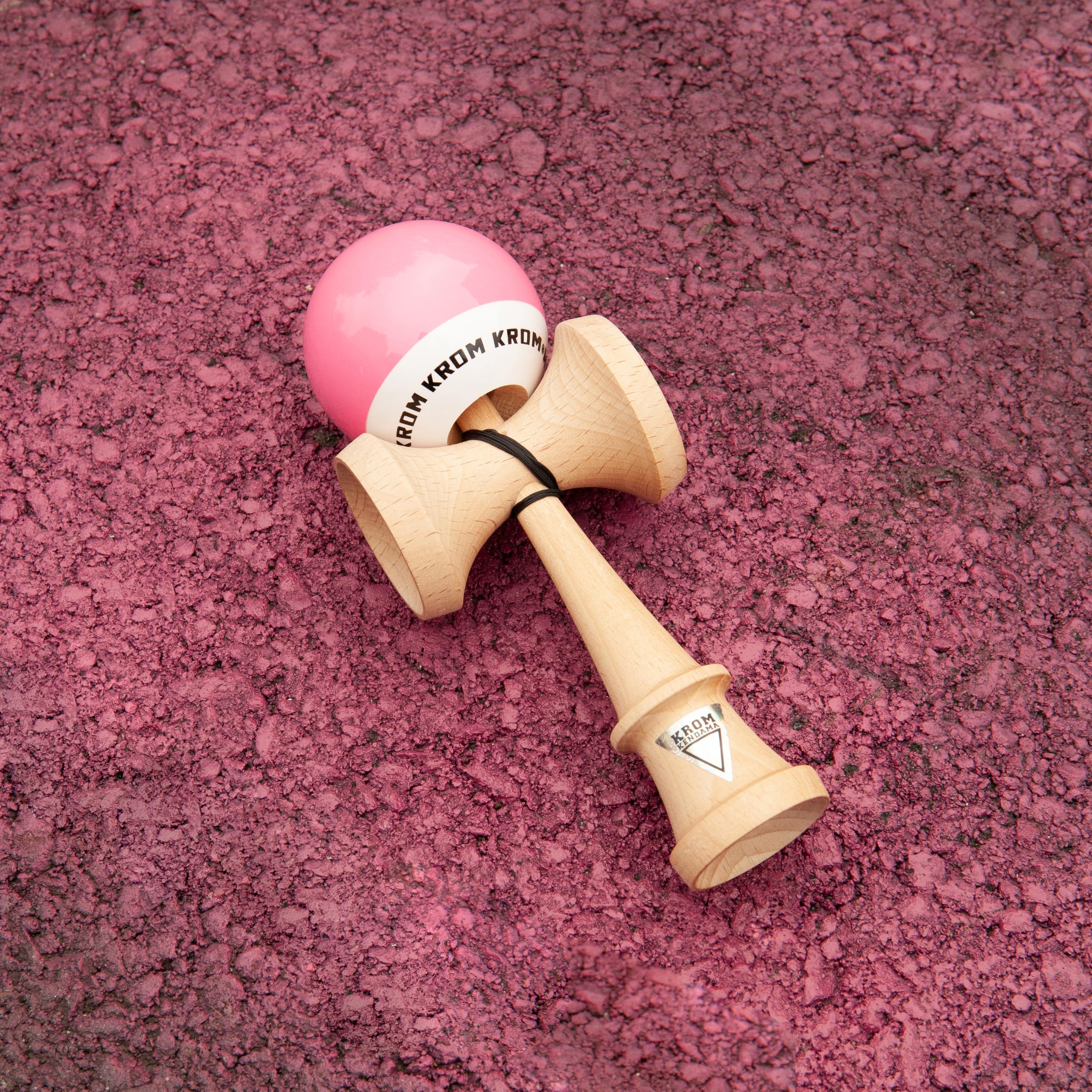 KROM Kendama POP LOL Rosa - Hohe Holzqualität - Für Anfänger und Profis - Pack : Ersatzschnur + Stickers