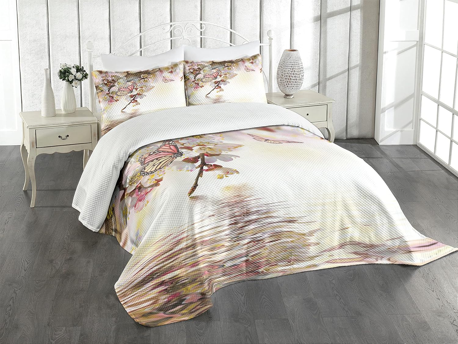 Lunarable Japanese Bedspread, Natural Floral Japanese Style