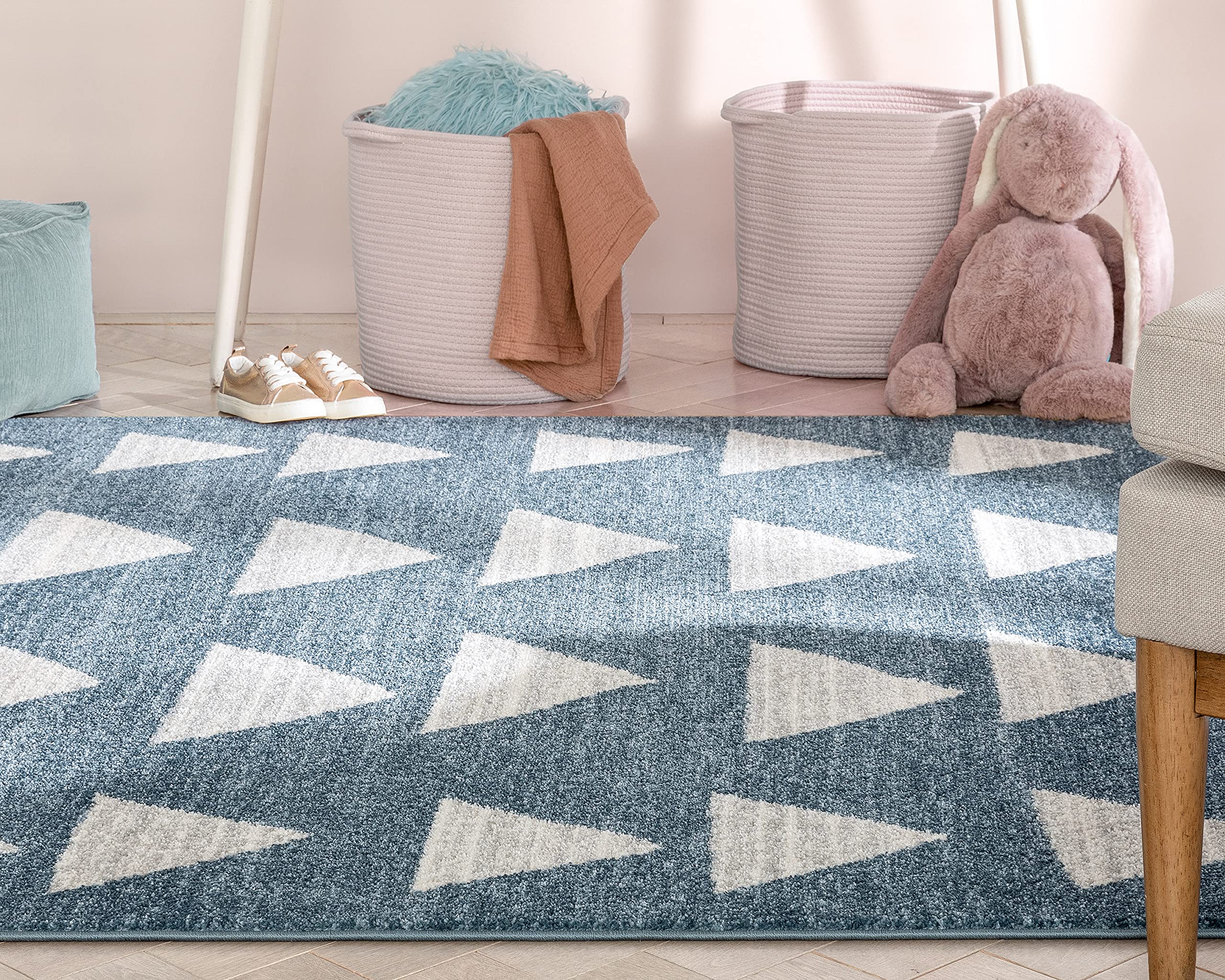 Amazon.com: Well Woven Tango Blue Geometric Triangle Pattern Stain
