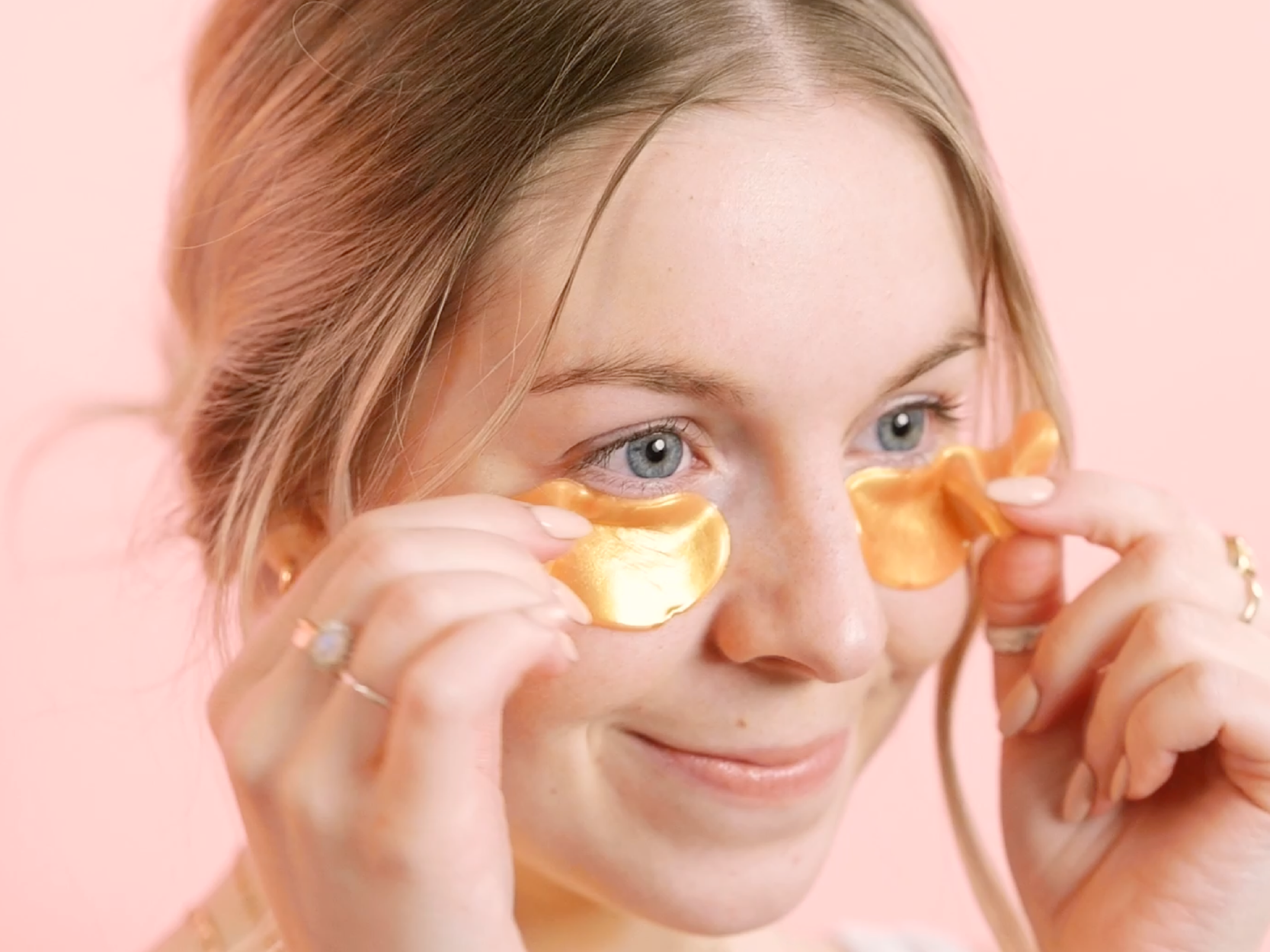 grace & stella Award Winning Under Eye Mask - Birthday Gifts for Women - Gel Eye Patches for Dark Circles, Puffy Eyes, Undereye Bags - Gifts for Mom - Travel Essentials - Vegan (24 Pairs, Gold)