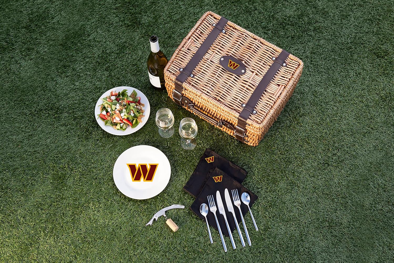PICNIC TIME NFL Champion Picnic Basket for 2, Wicker Picnic Basket, 2 Person Picnic Set, (Black with Brown Accents)