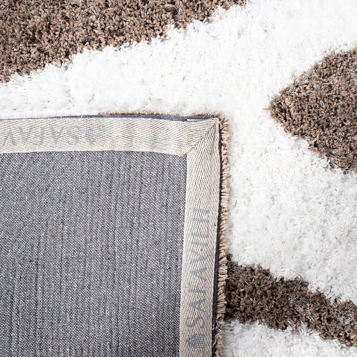 SAFAVIEH Barcelona Shag Collection 2'3" x 7' Ivory / Silver BSG321A Handmade Abstract 1.75-inch Thick Runner Rug