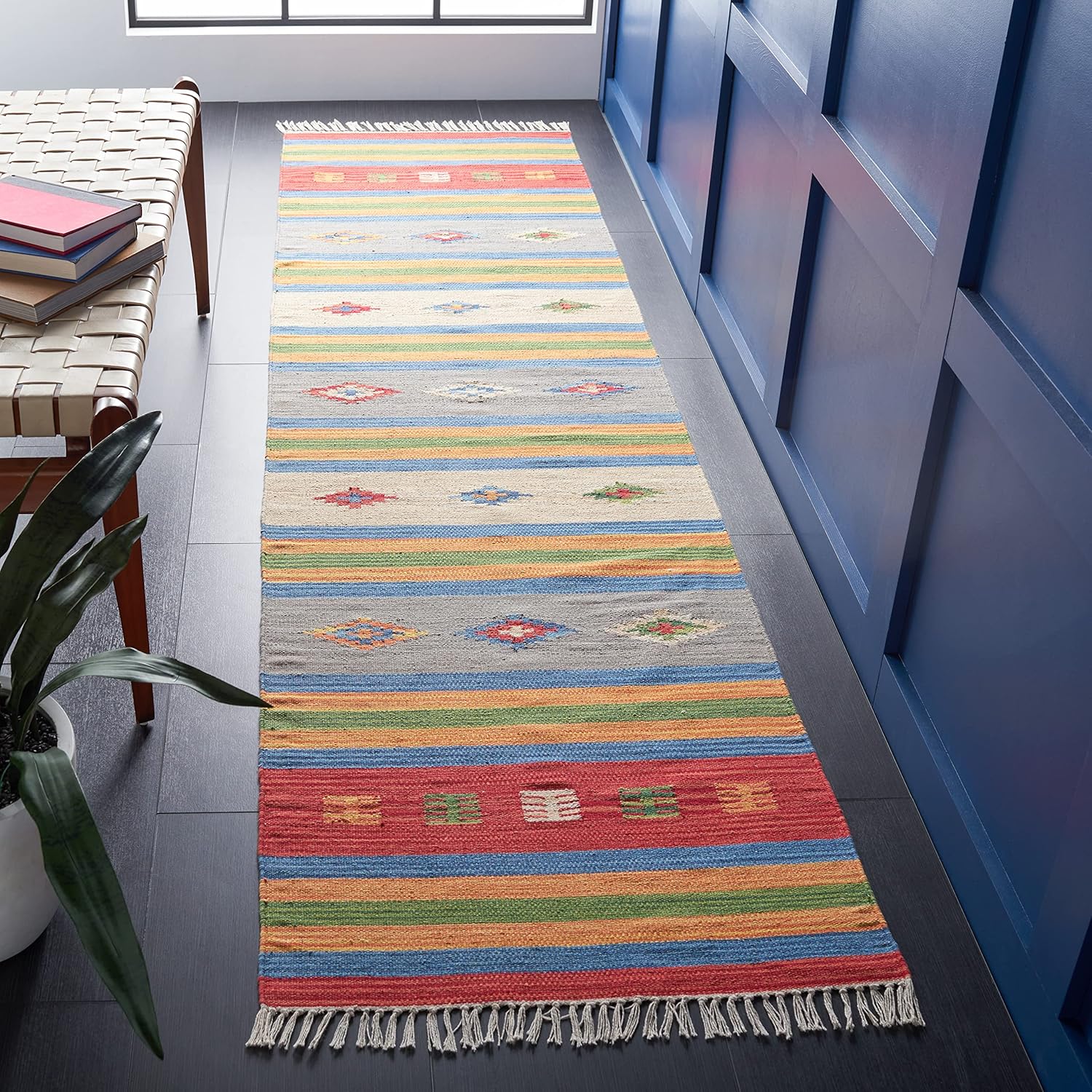 SAFAVIEH Montauk Collection Runner Rug - 2'3" x 9', Blue & Red, Handmade Boho Cotton, Ideal for High Traffic Areas in Living Room, Bedroom (MTK555M)