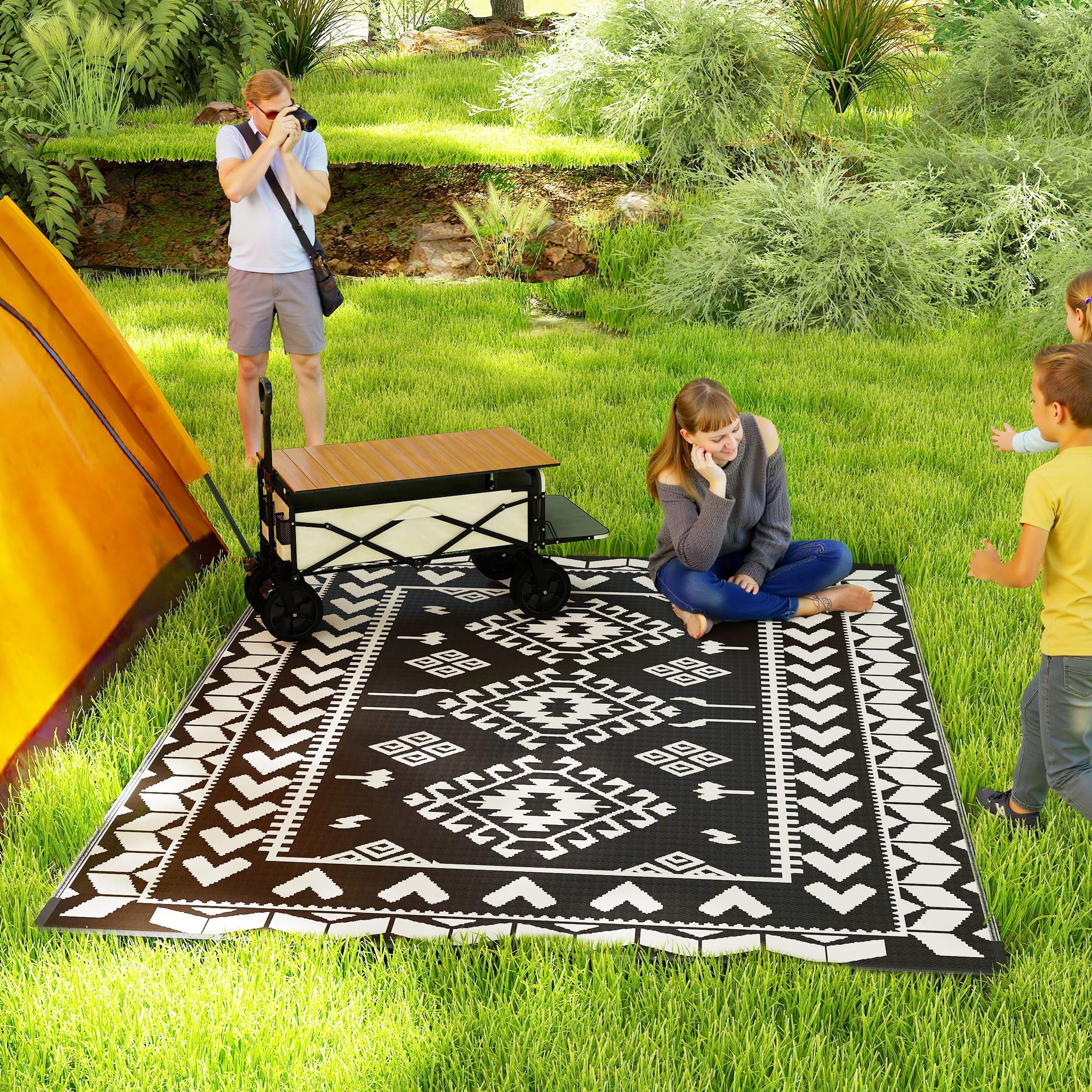 Outsunny Outdoor Rug for Patio Waterproof 8' x 10' Black & White Rhombus