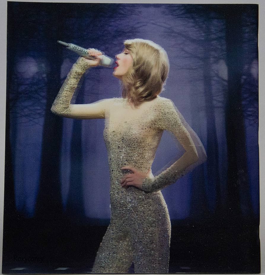 ミュージシャン TAYLOR SWIFT 1989 WORLD TOUR BOOK Taylor Swift Official 1989 World Tour Book Program : Amazon