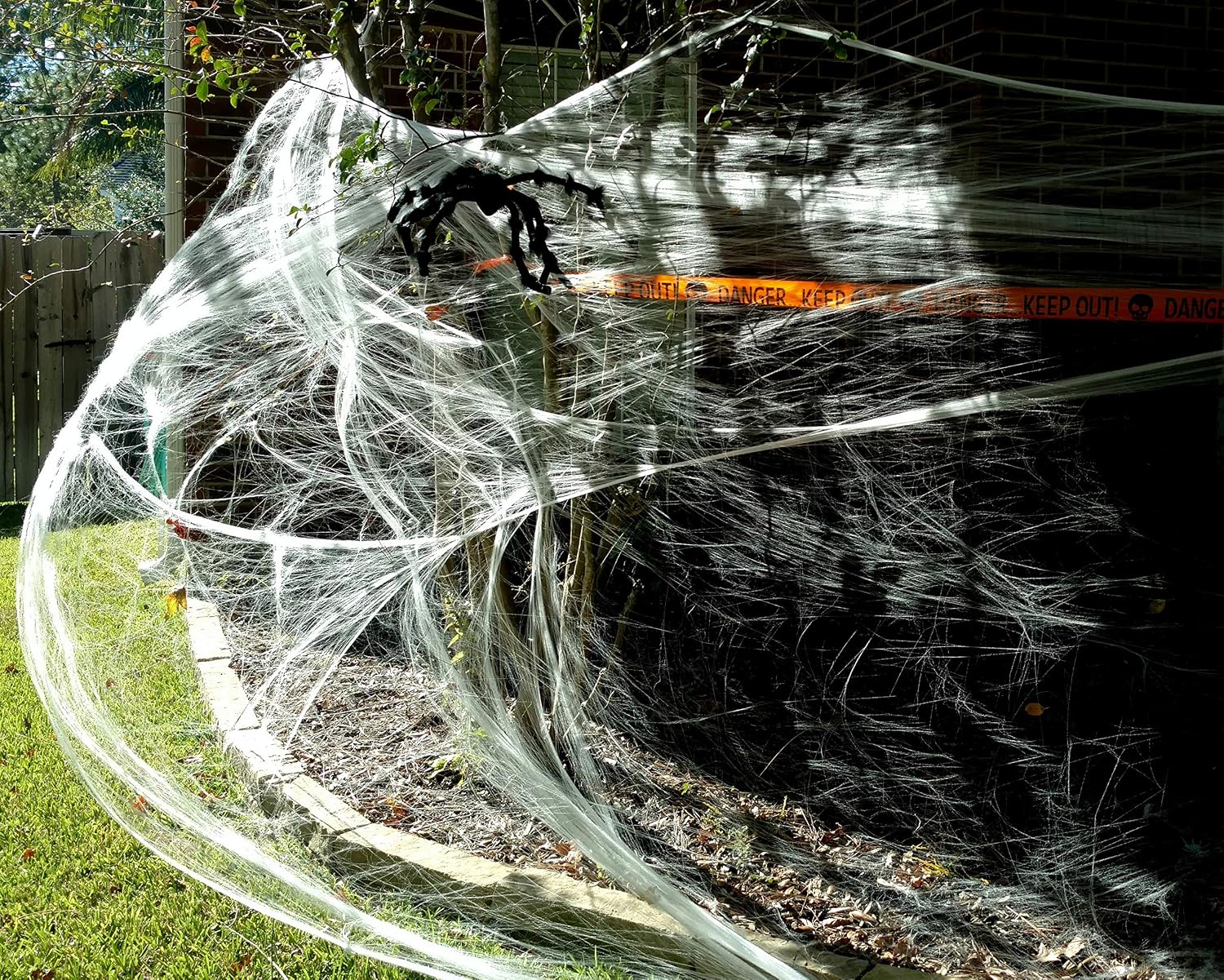JOYIN 800 sqft Stretch Spider Web with 72 Fake Plastic Spiders for Indoor and Outdoor Halloween Decoration Party Supplies