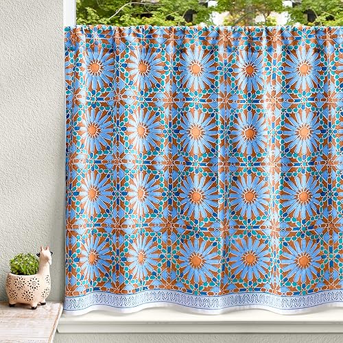 Saffron Marigold Mosaique Bleue  Azulejos marroquíes azules, verdes y naranjas inspirados a mano  Panel de cortina de cocina de gasa de algodón